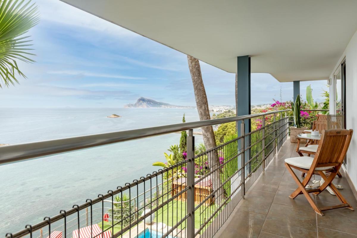 Deluxe Apartment with Balcony and Sea View