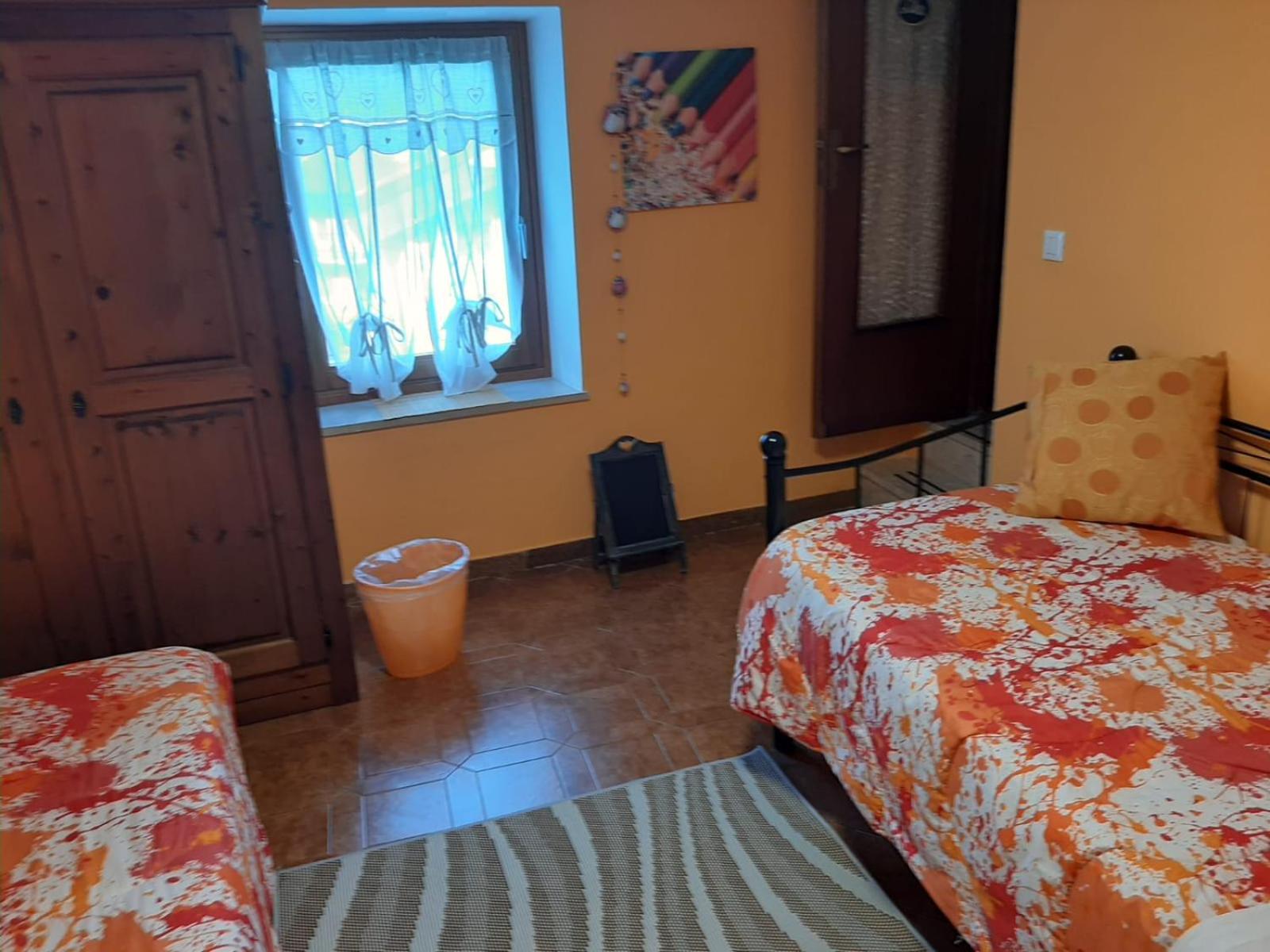 Twin Room - Photo 4