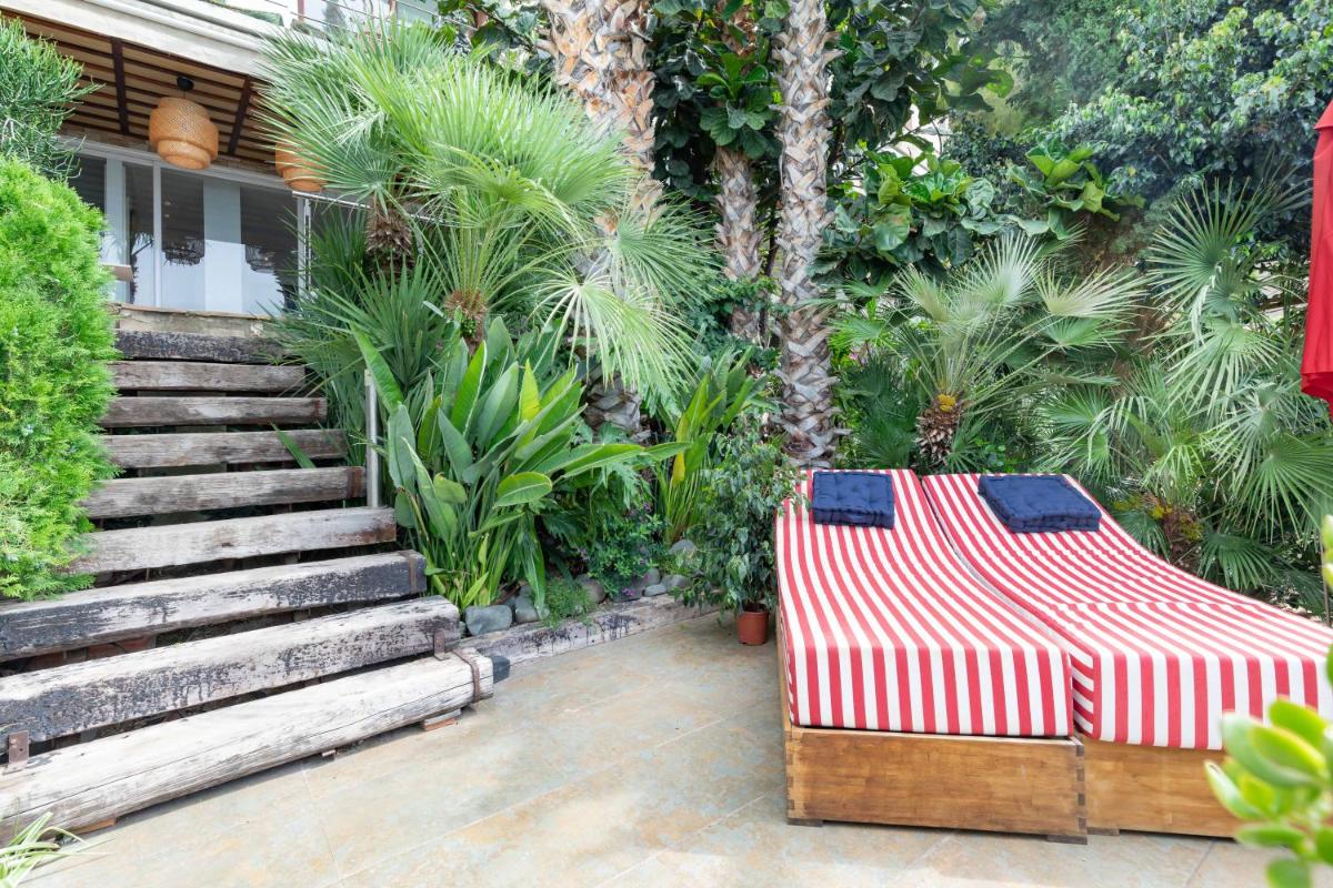 Deluxe Suite with Terrace and Sea View