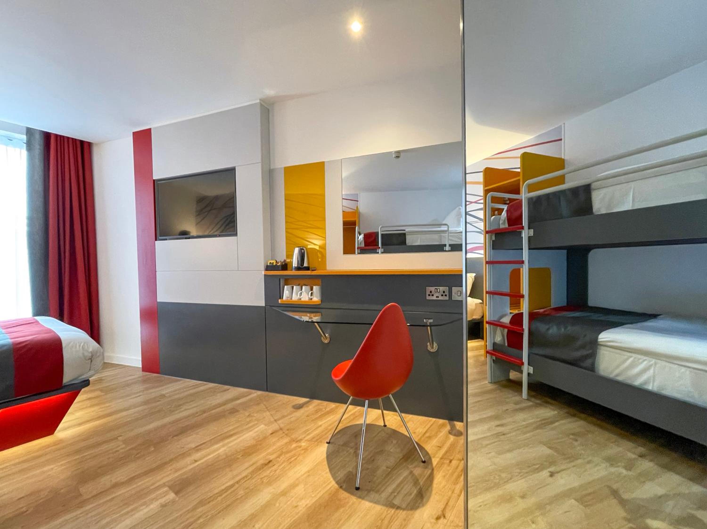 Family Room - Photo 7