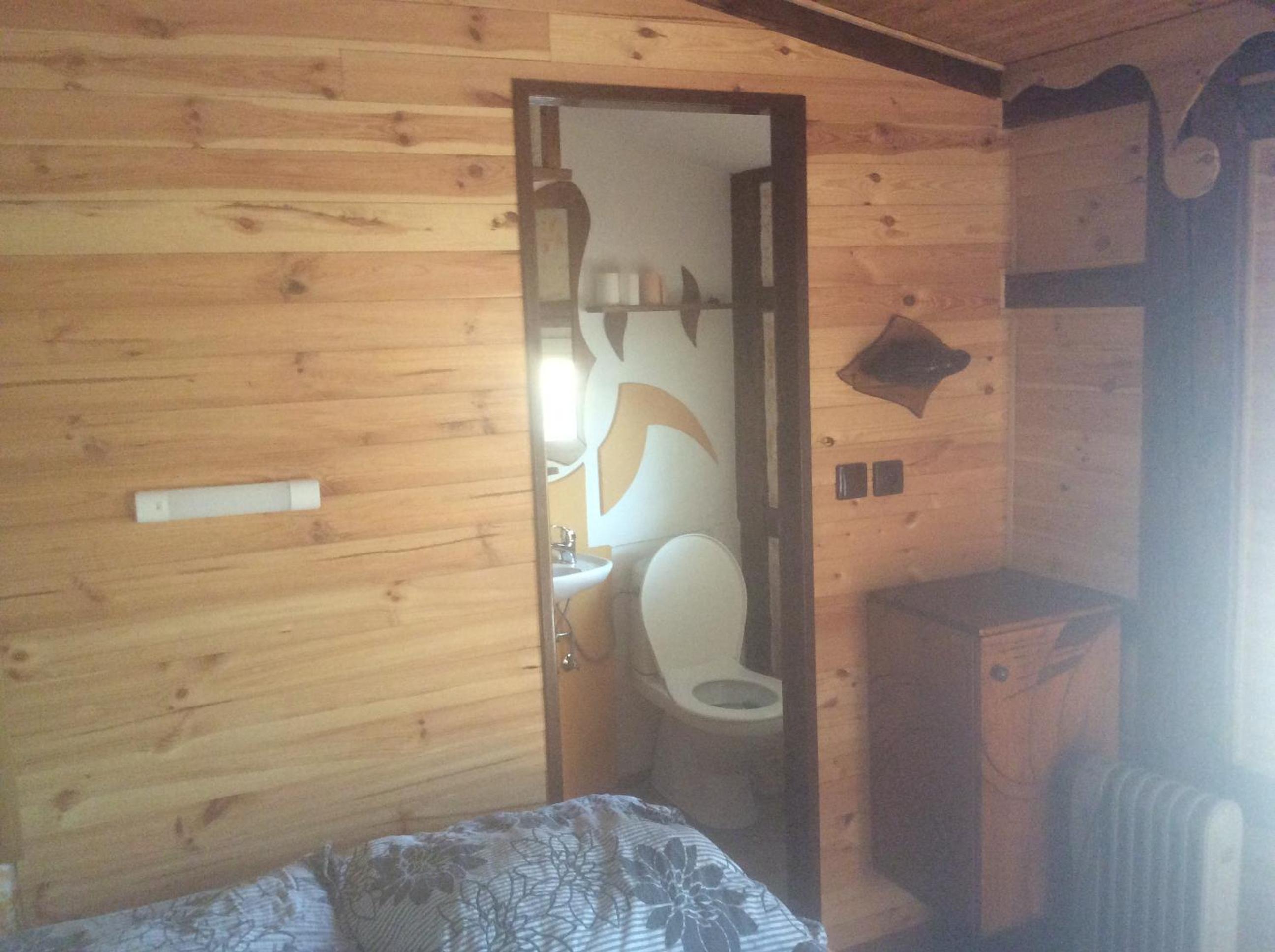 Deluxe Double Room with Shower - Photo 9