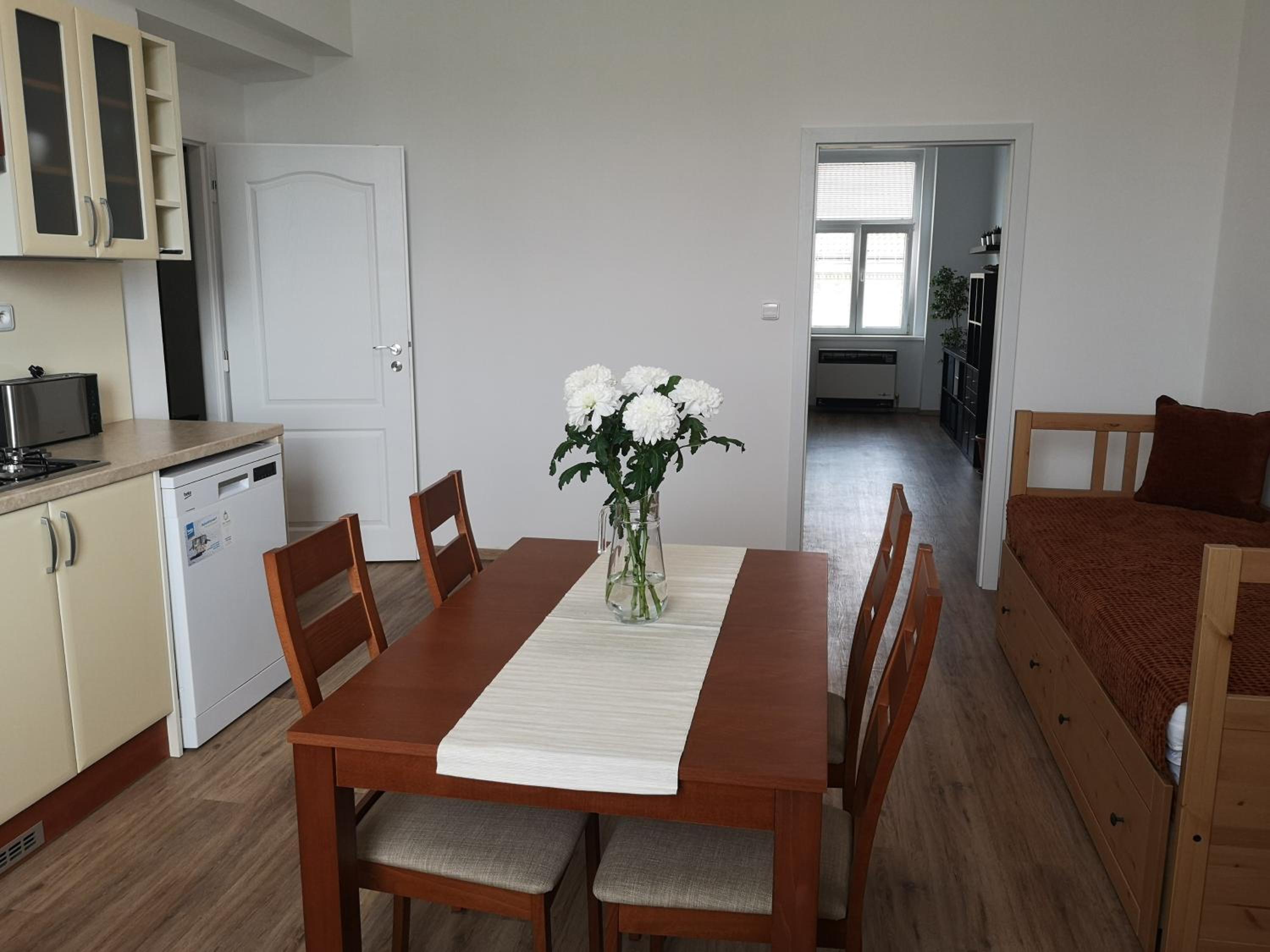 Apartment photo 2