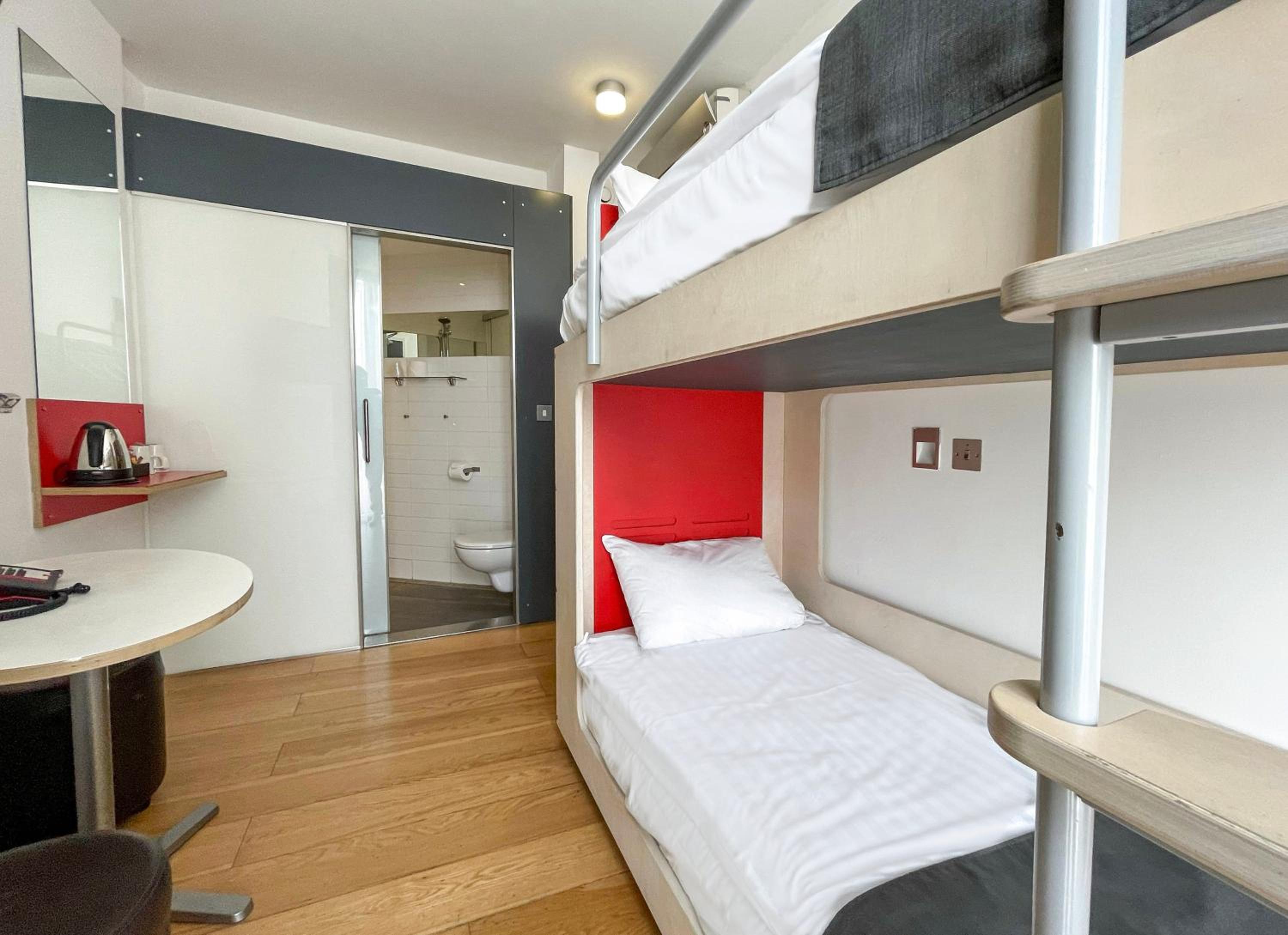 Twin Room With Bunk Beds - Photo 8