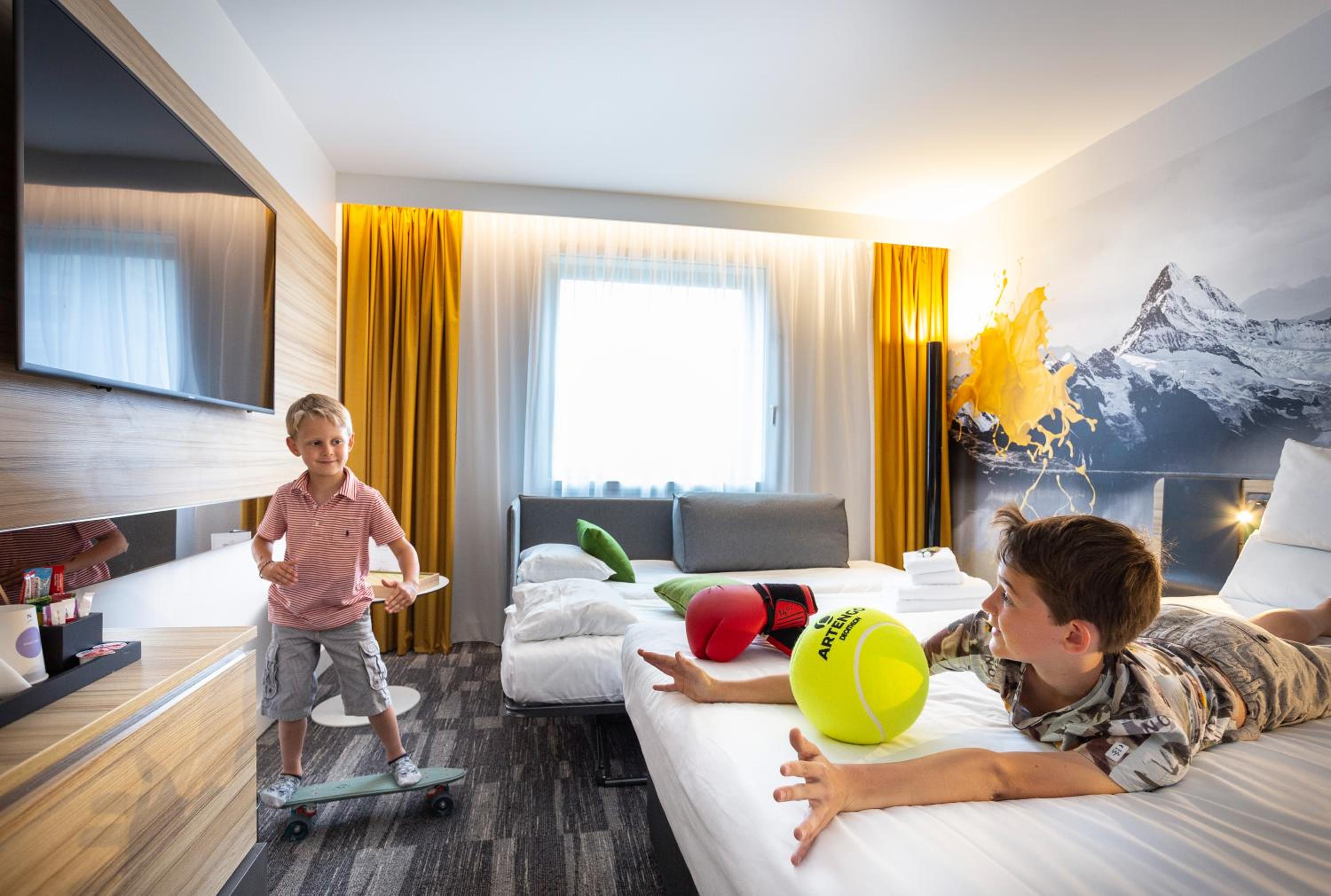 Classic Room with One Double Bed and One Single Bed - Photo 6