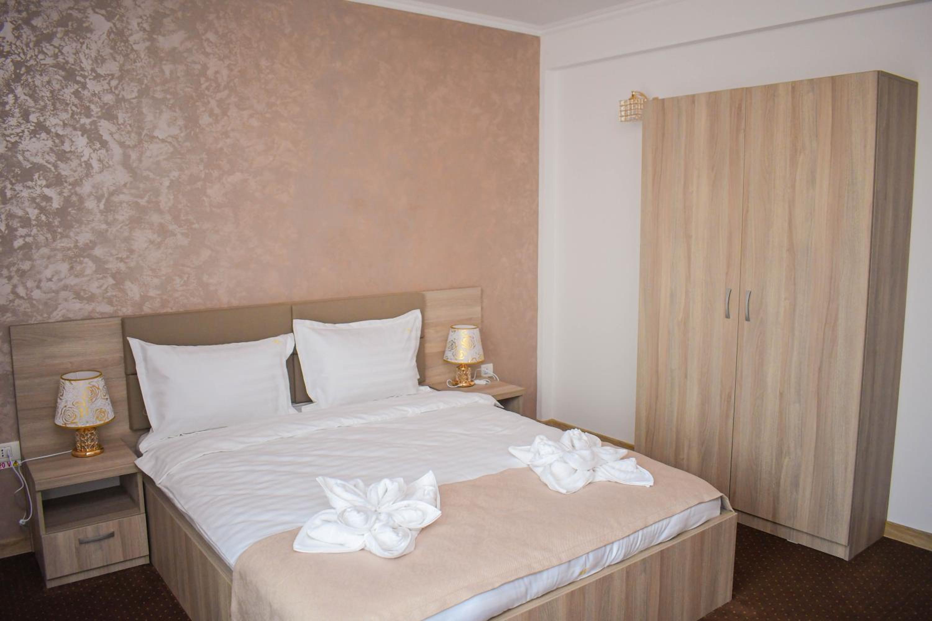 Deluxe Suite - Photo 6