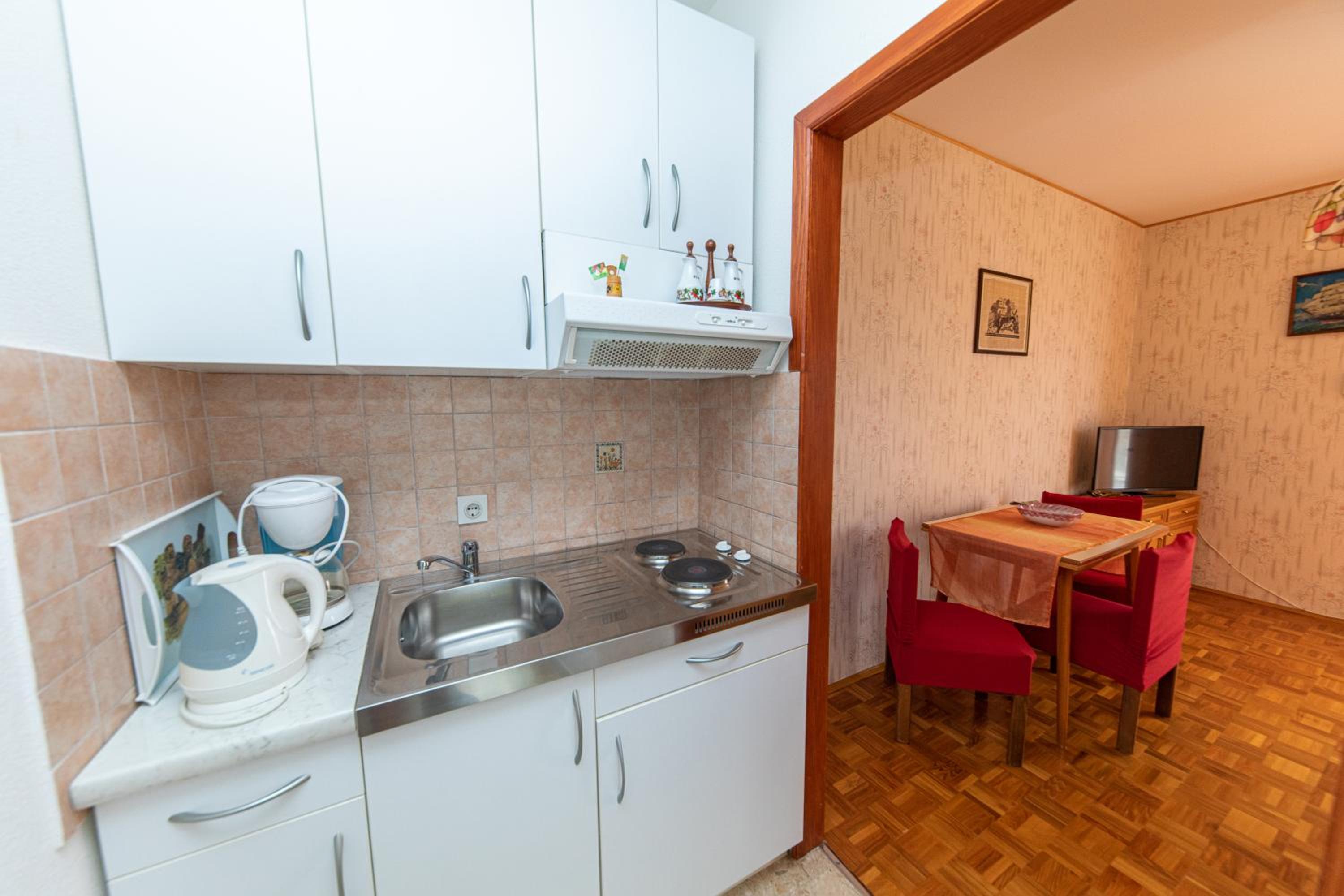 Studio Apartment - Photo 2