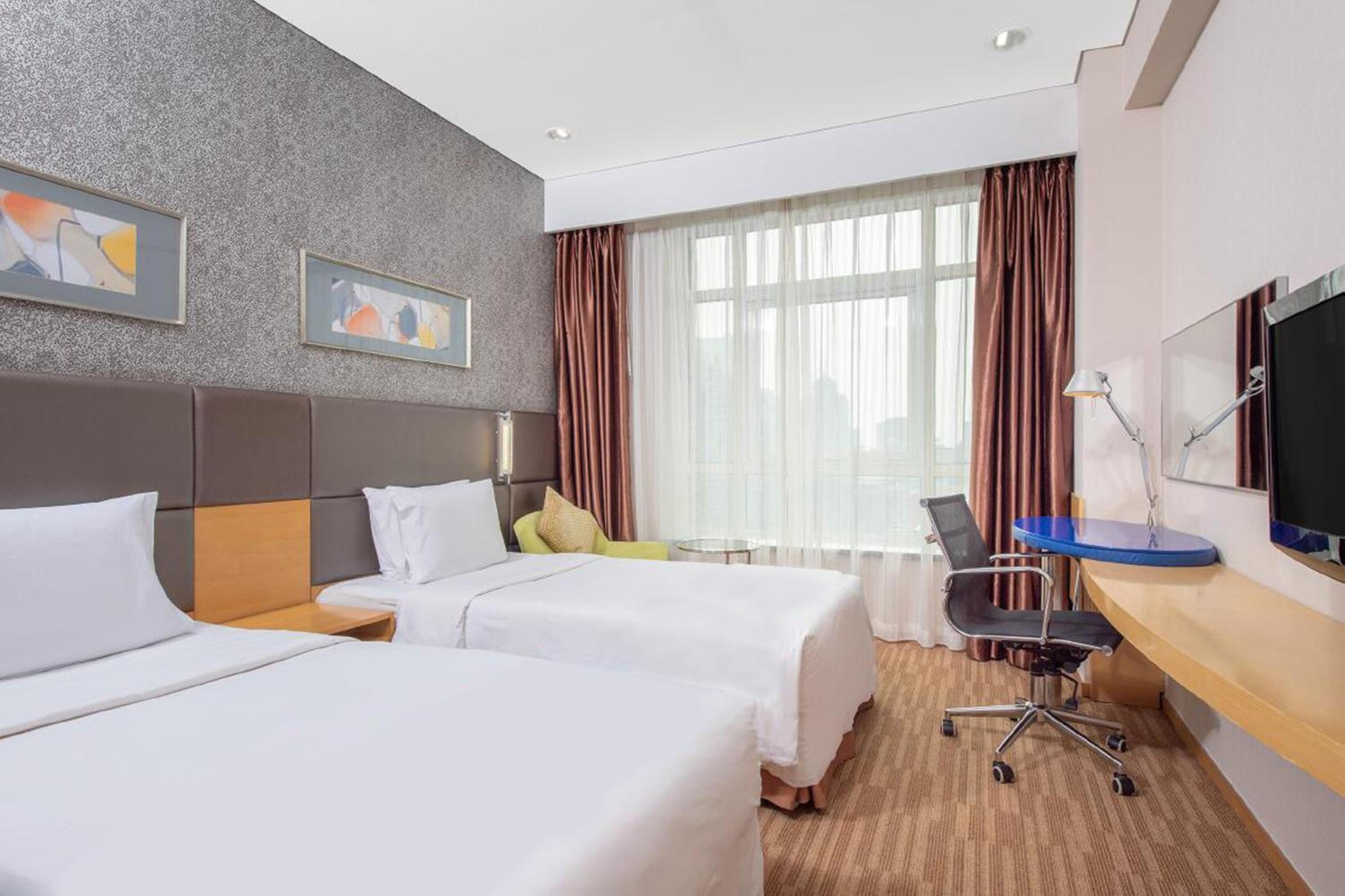 Standard Twin Room - Photo 1