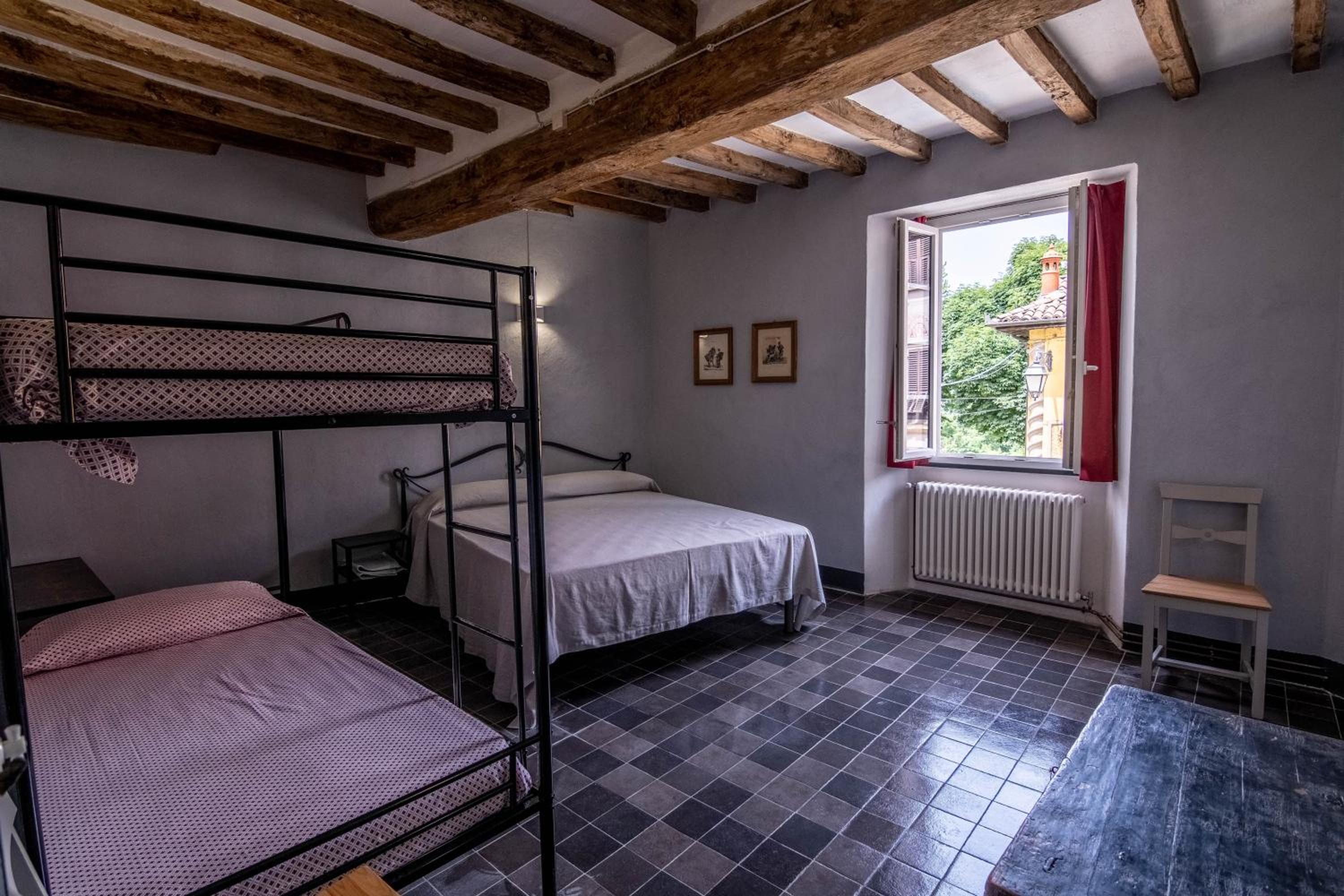 Quadruple Room with Private Bathroom photo 1