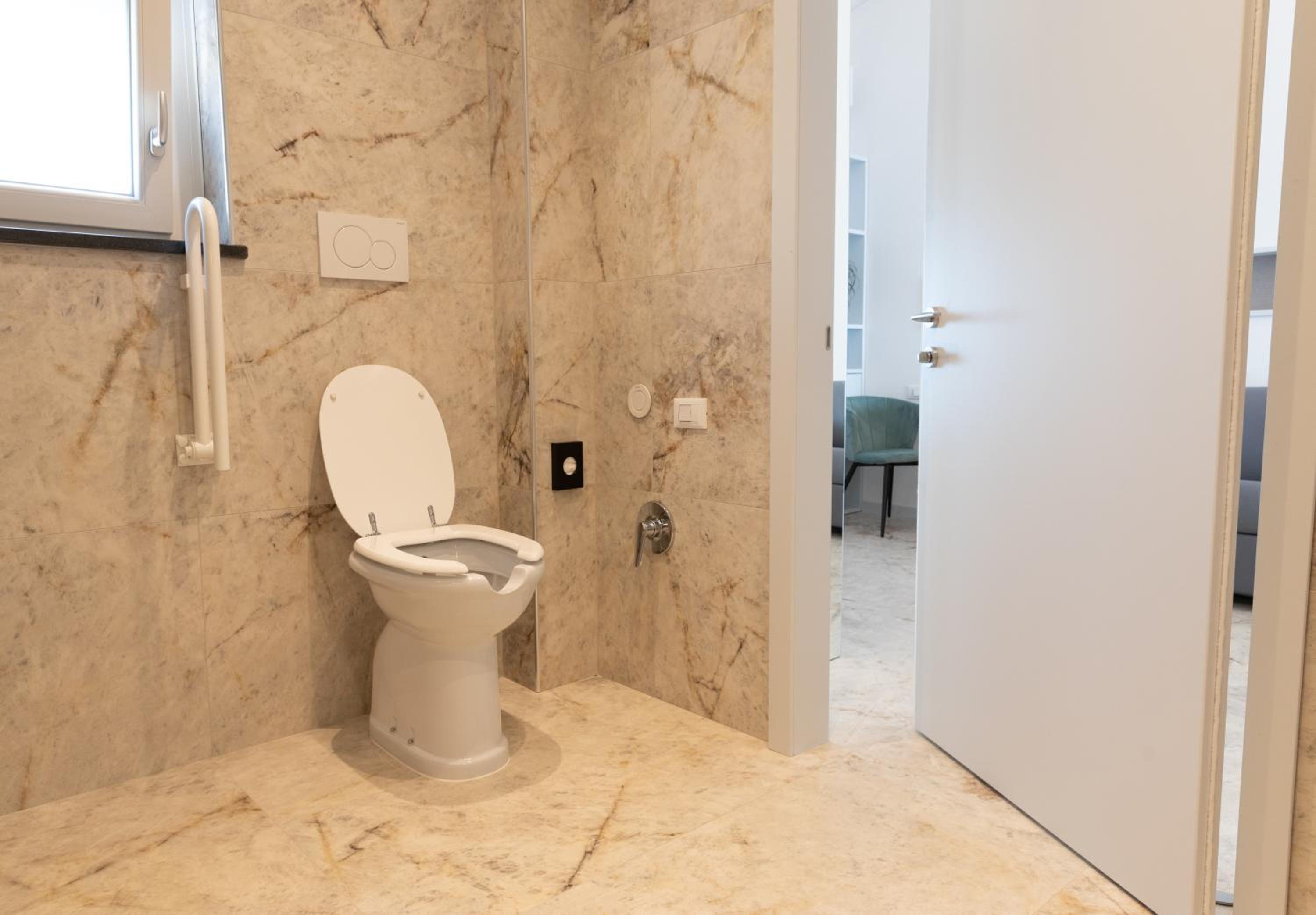 Double Room - Disability Access - Photo 11