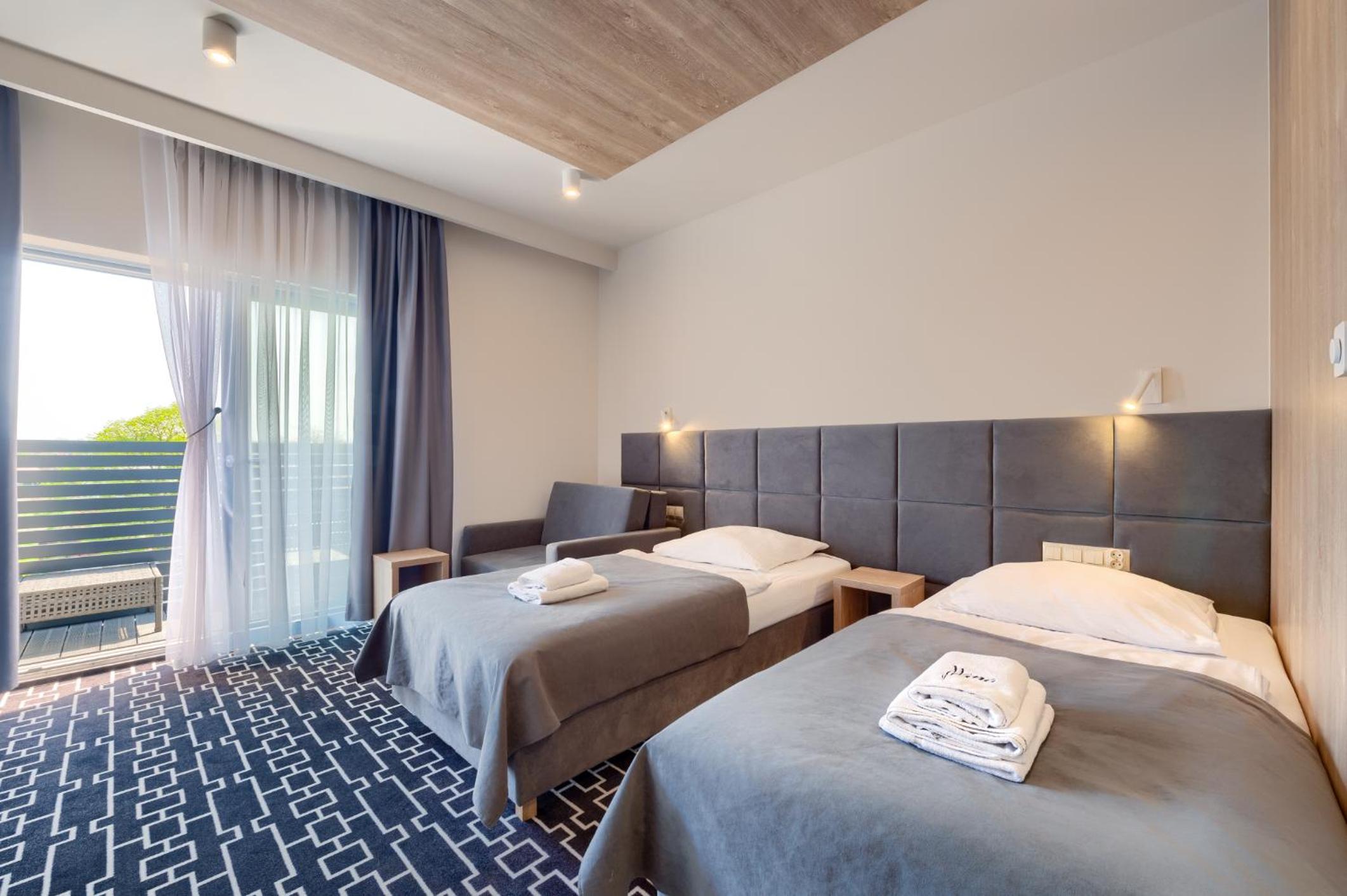 Twin Room with Balcony - Photo 3