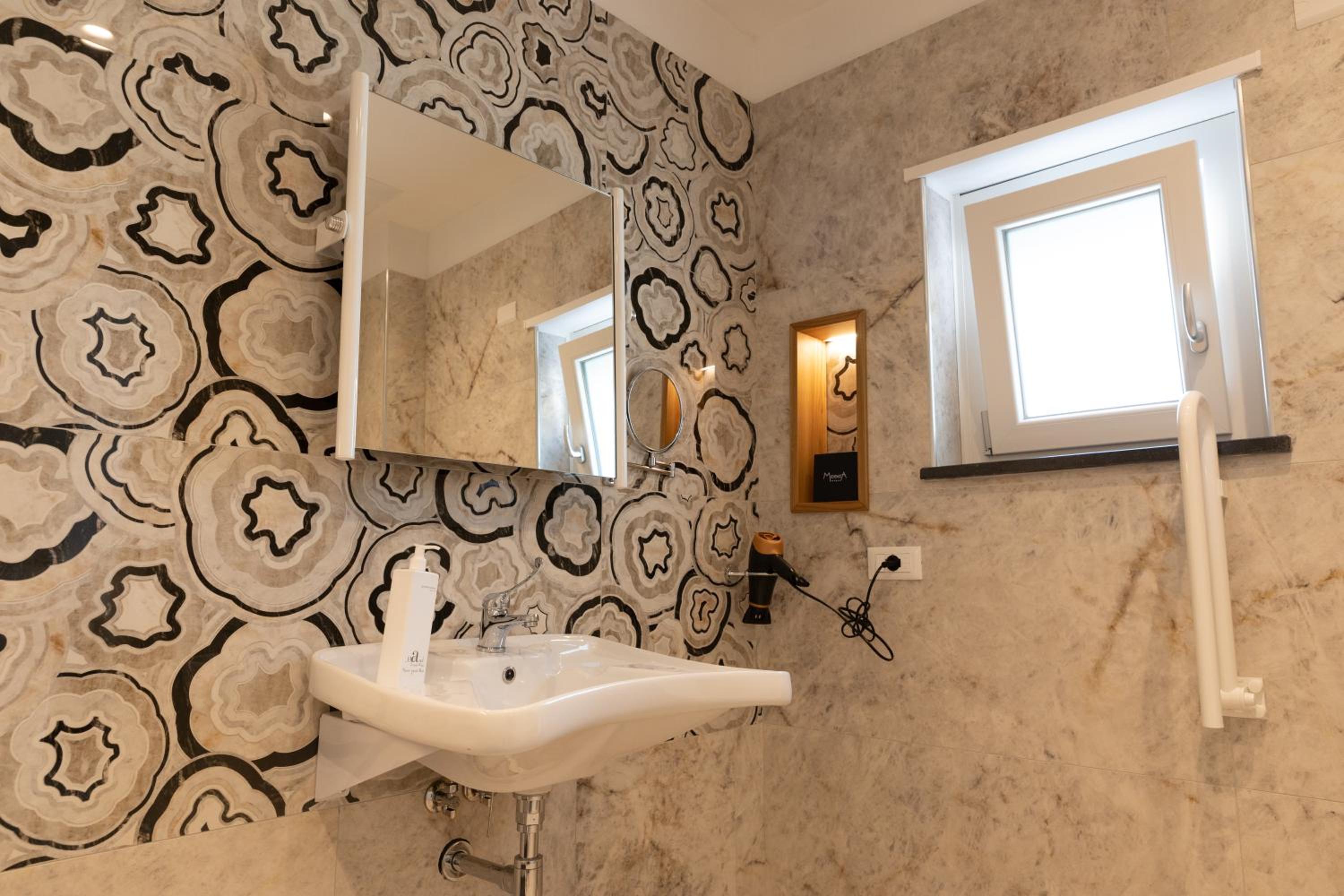 Double Room - Disability Access - Photo 5