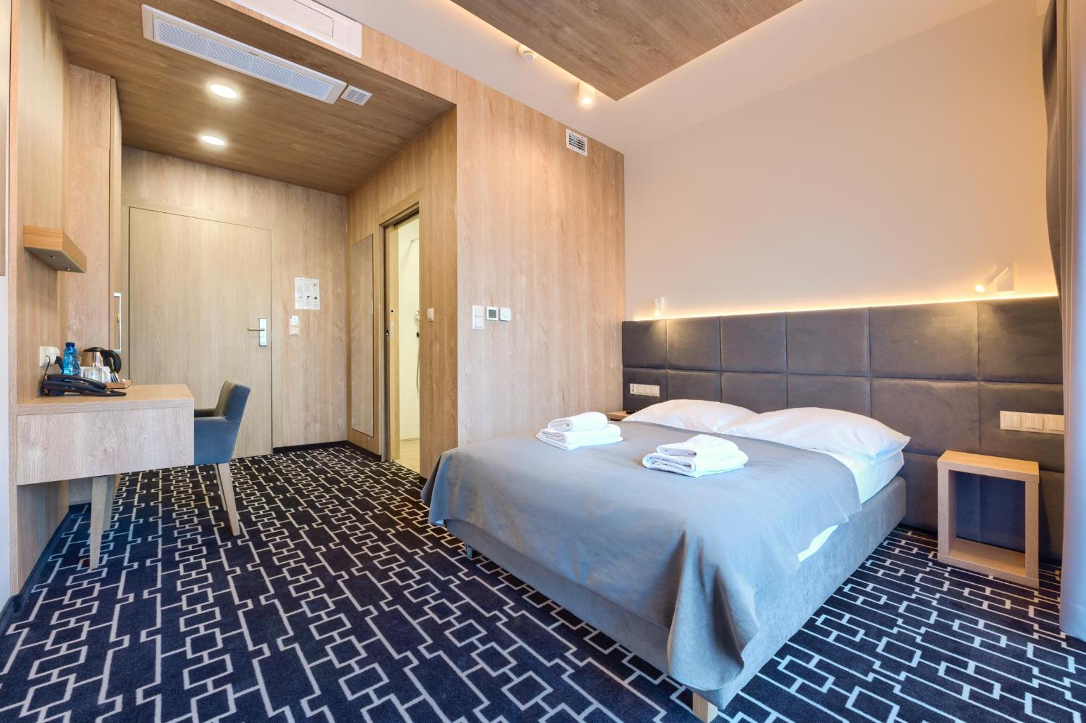 Deluxe Double Room with Balcony - Photo 3