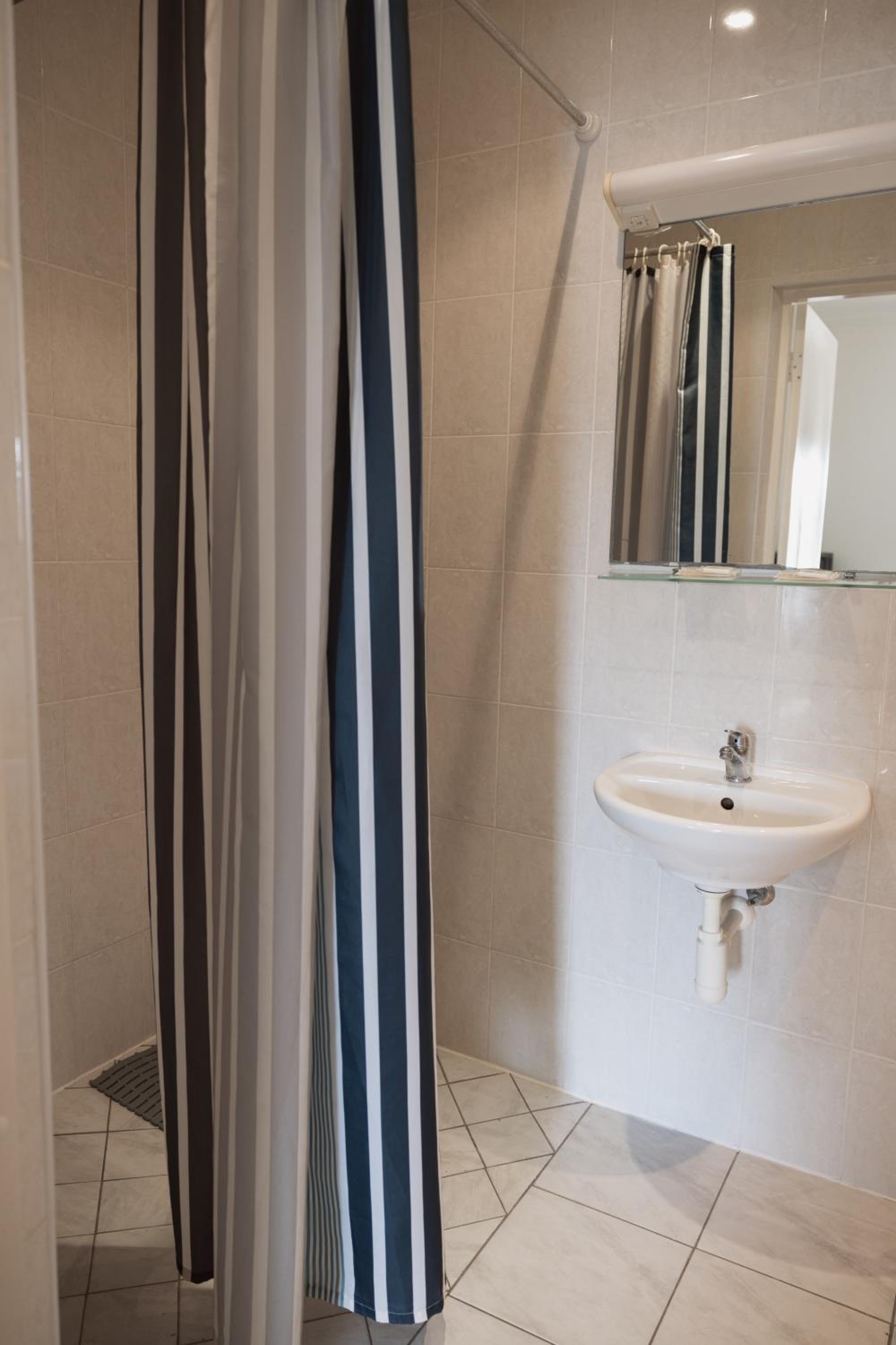 Twin Room - Photo 4