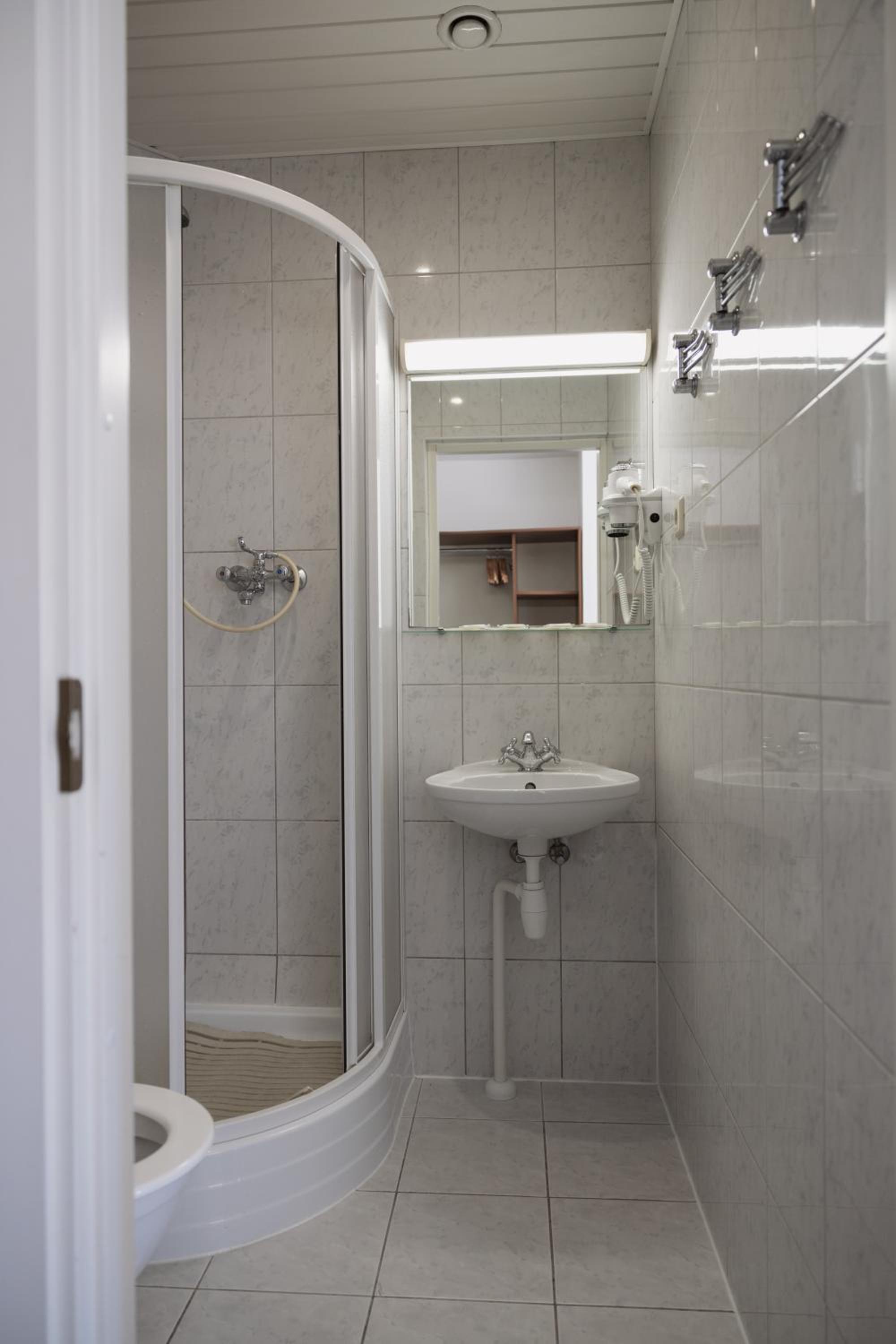 Quadruple Room - Photo 3