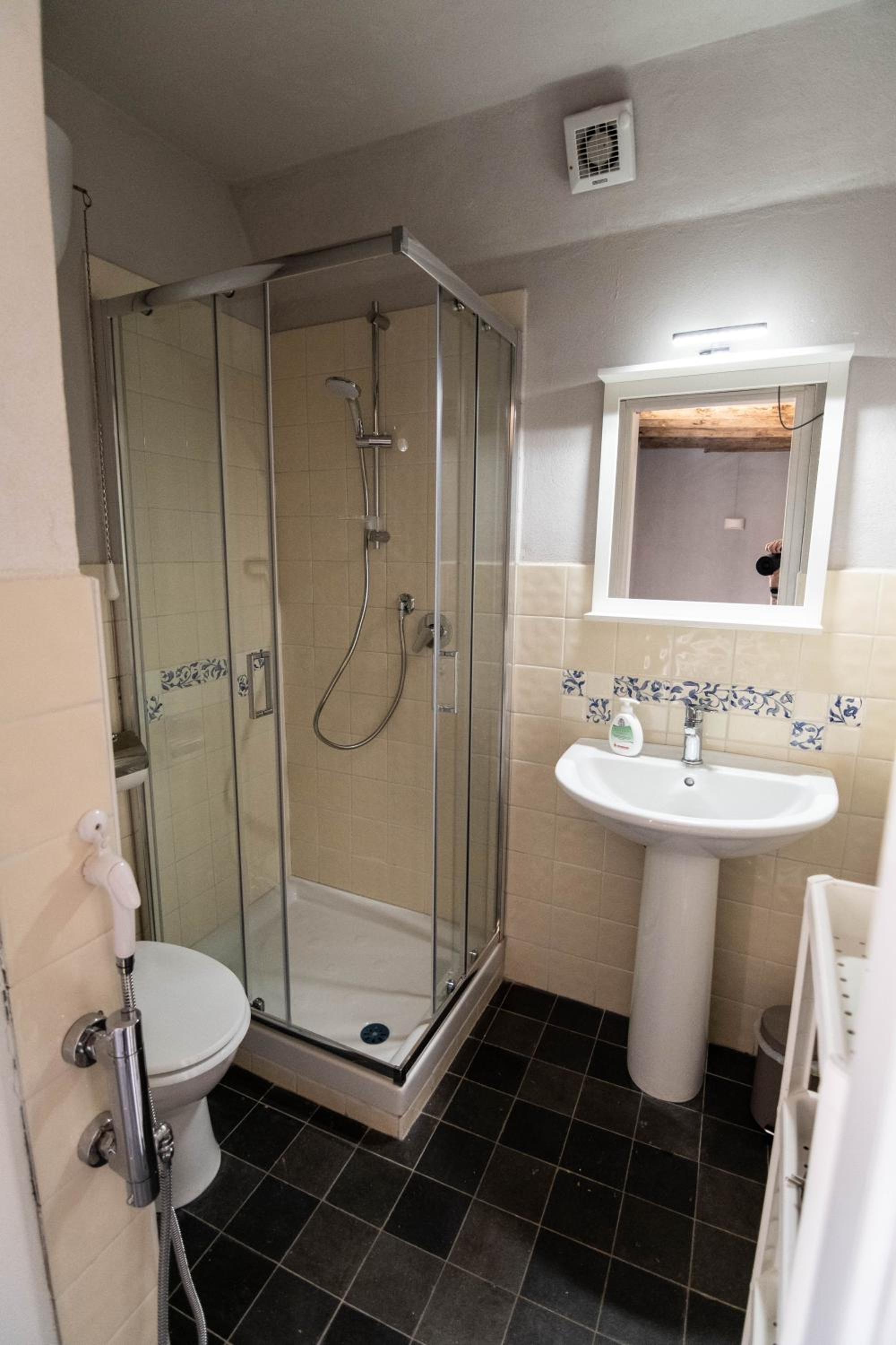 Quadruple Room with Private Bathroom photo 2