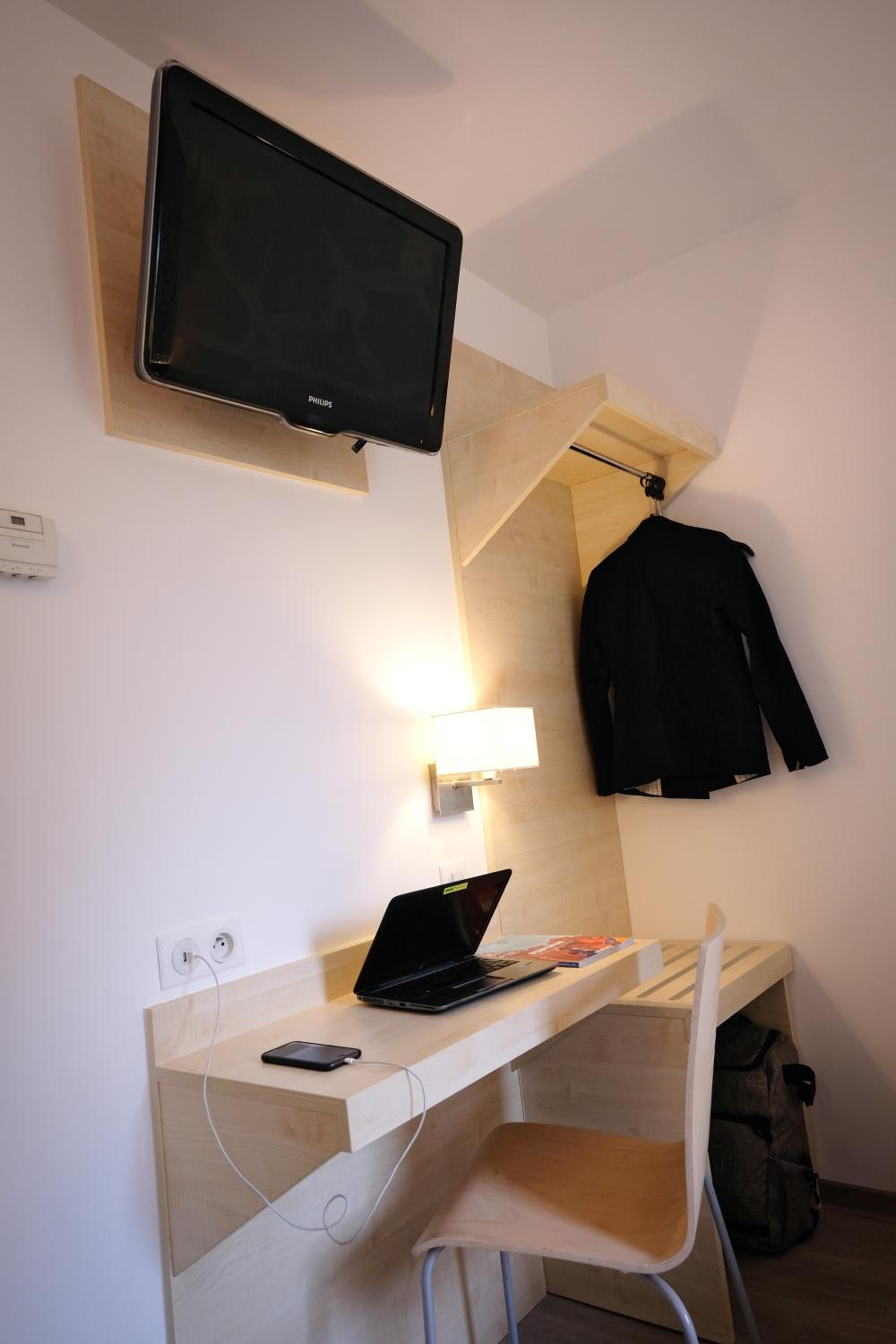 Twin Room - Photo 3