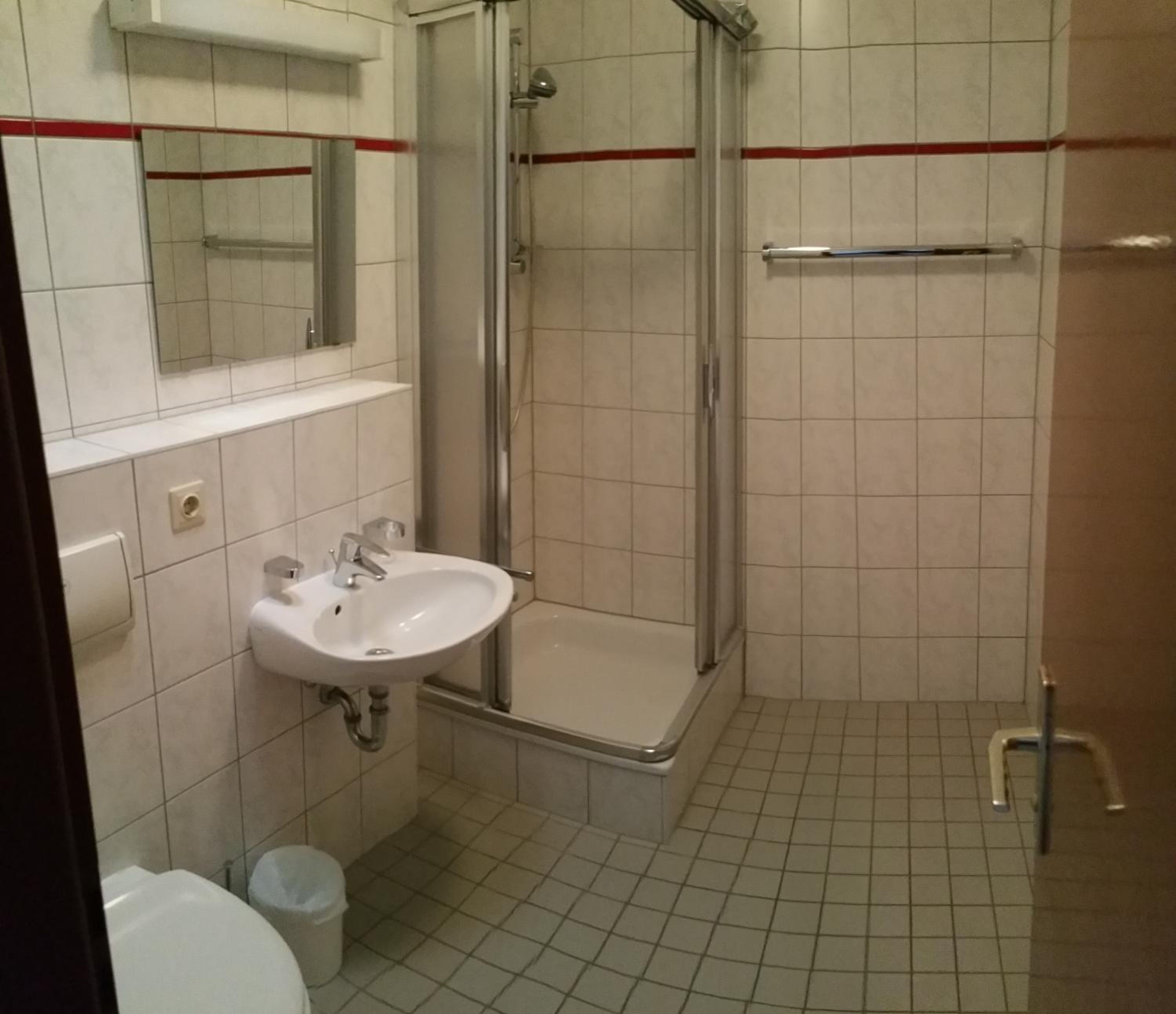 Basic Twin Room photo 2