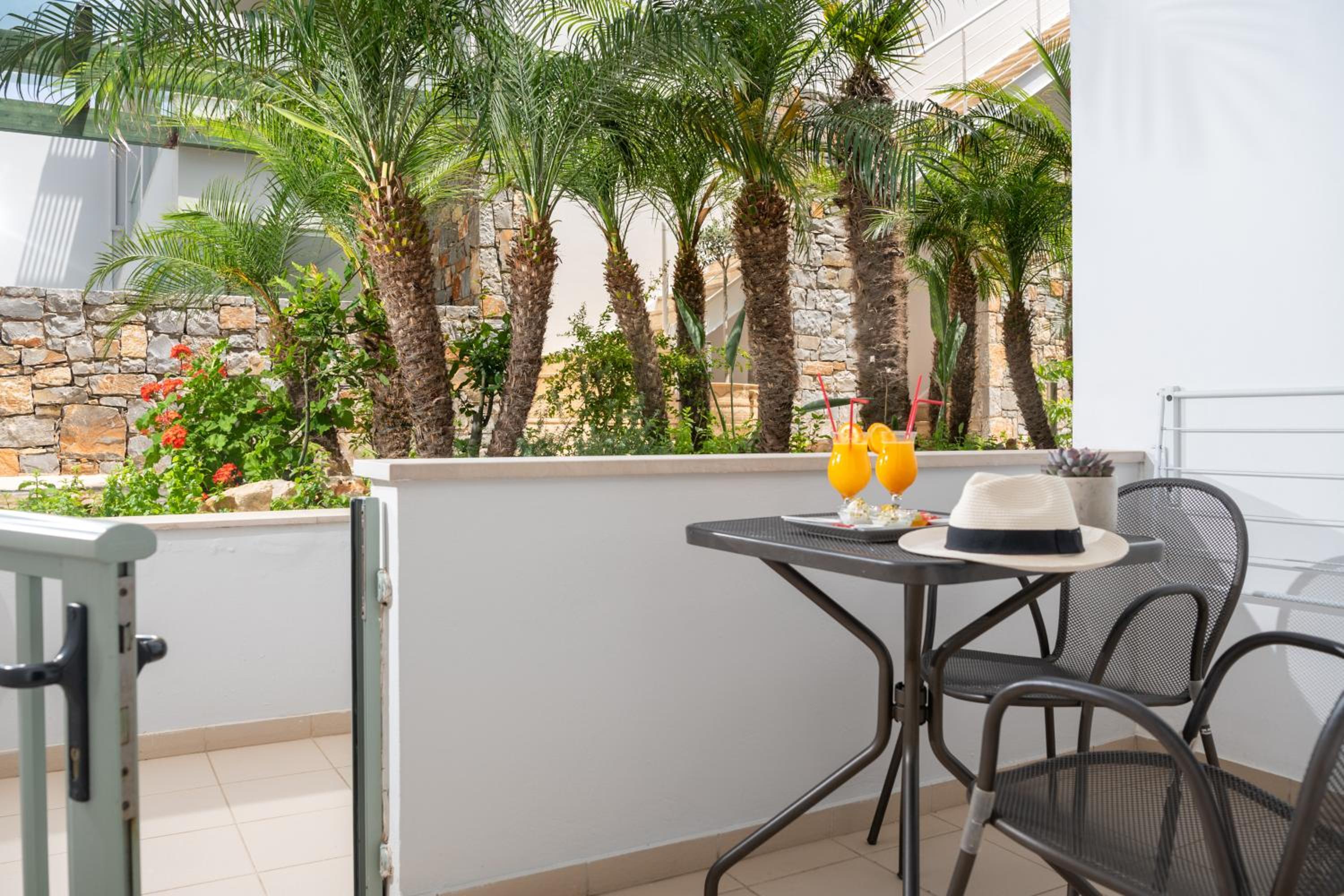 Suite with Garden View - Photo 4