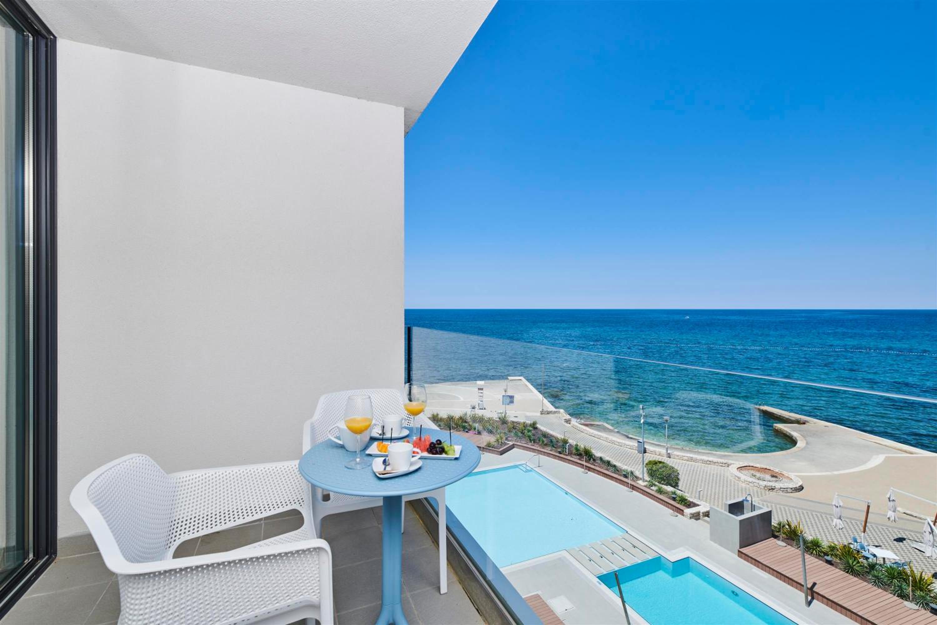Premium Family Room with Balcony and Sea View - Photo 7