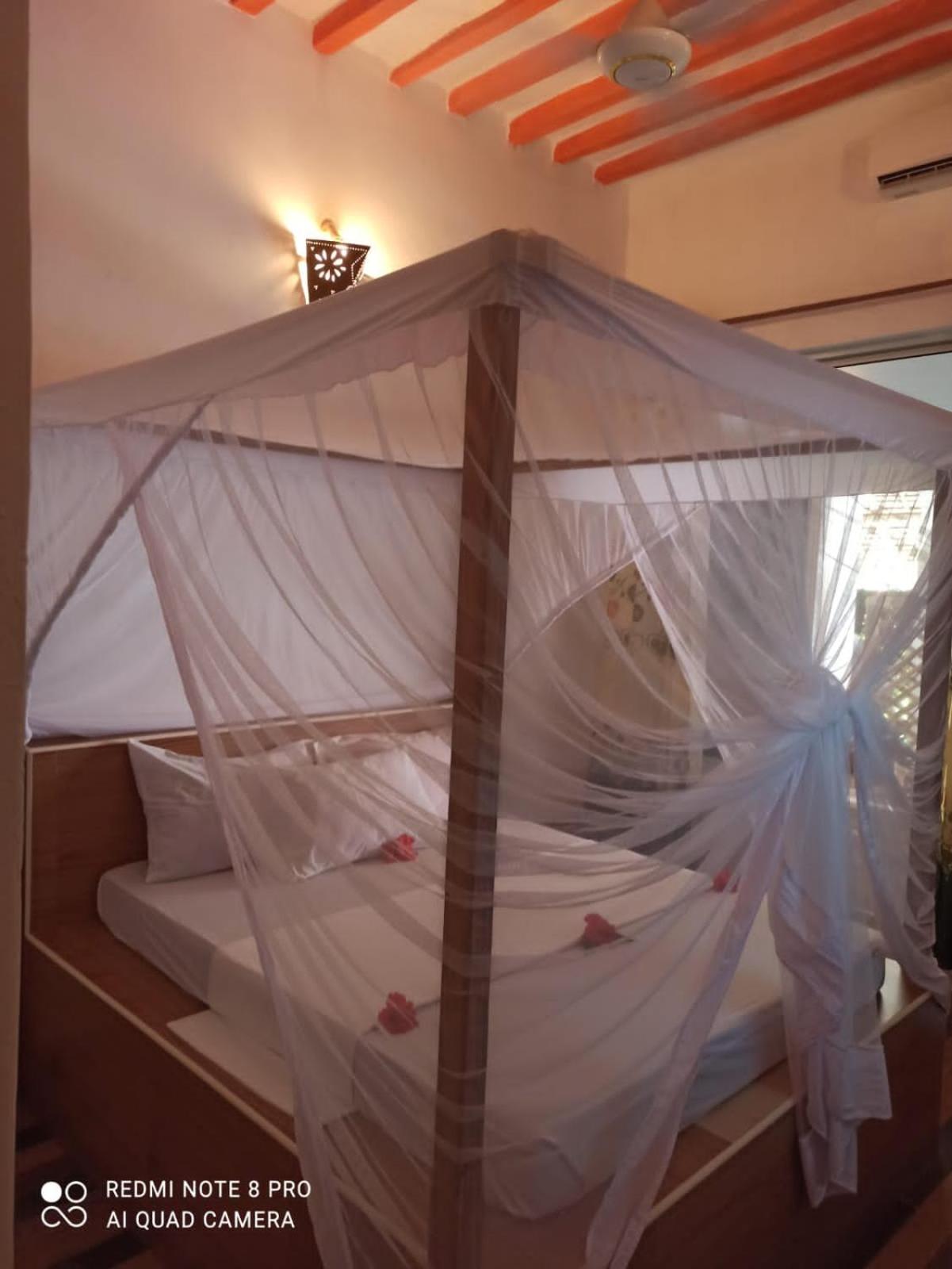 Deluxe Double Room - Photo 11