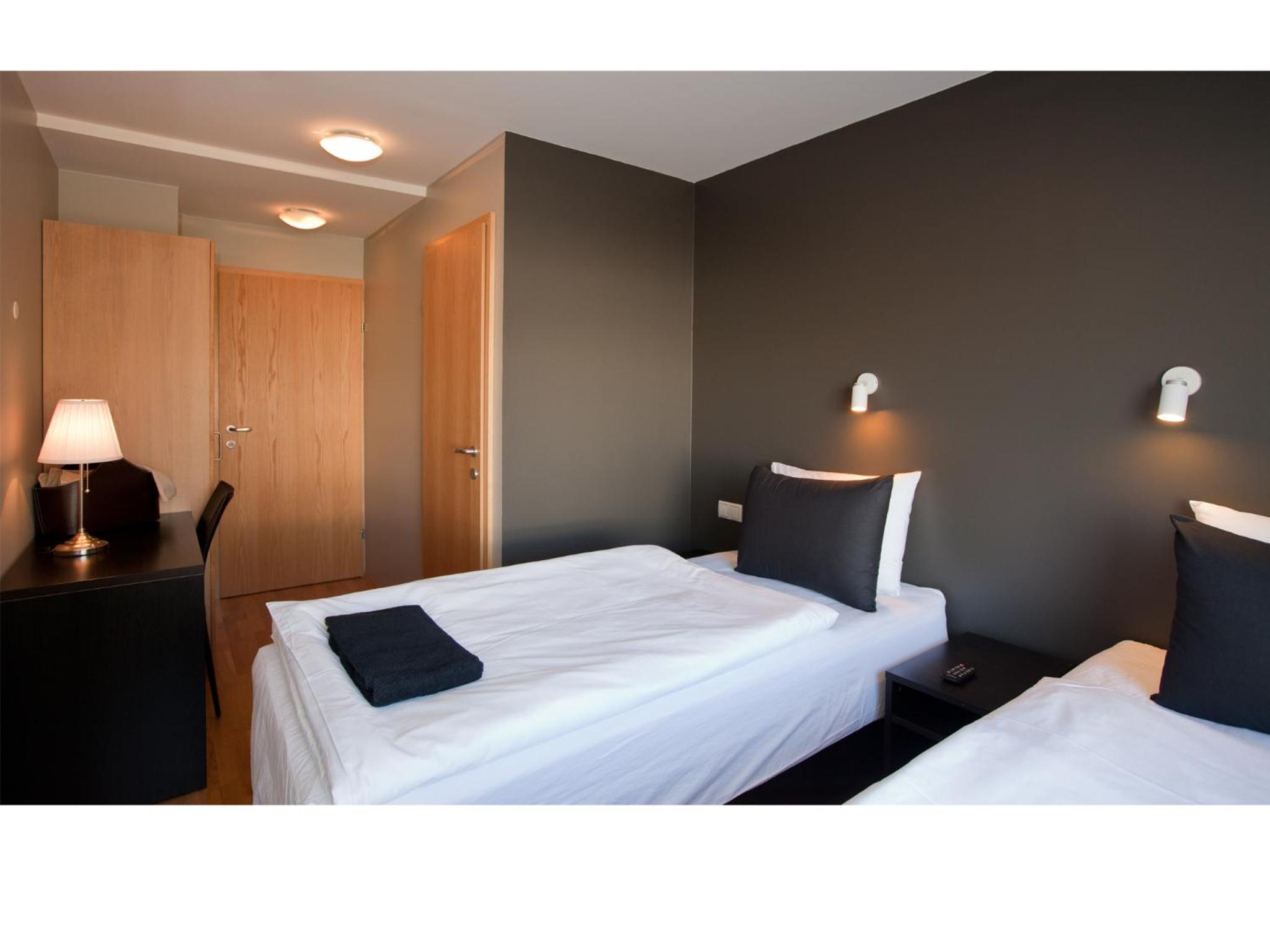 Standard Double or Twin Room with Square View and Private Bathroom photo 3