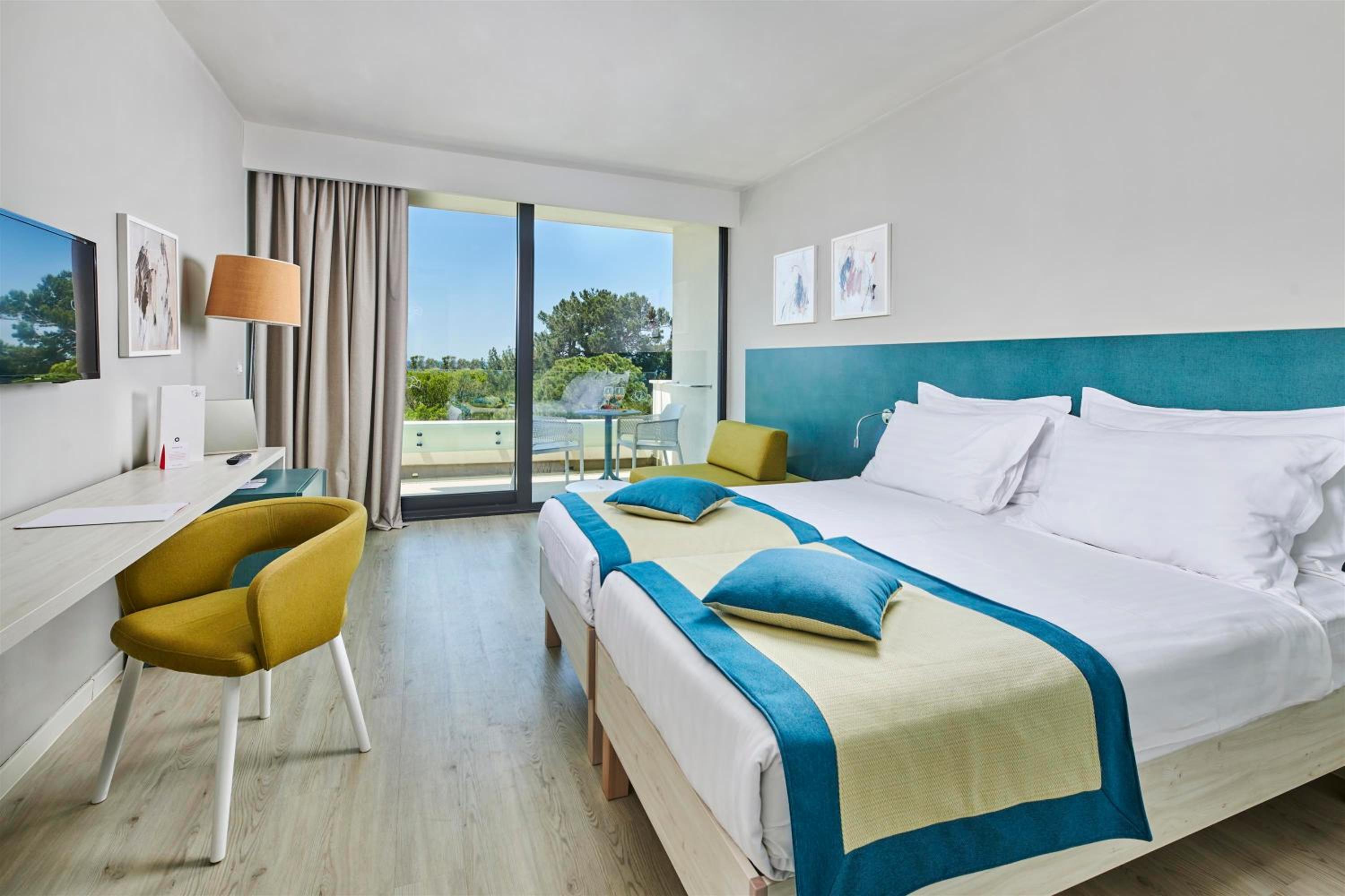 Superior Room with Balcony - Photo 1
