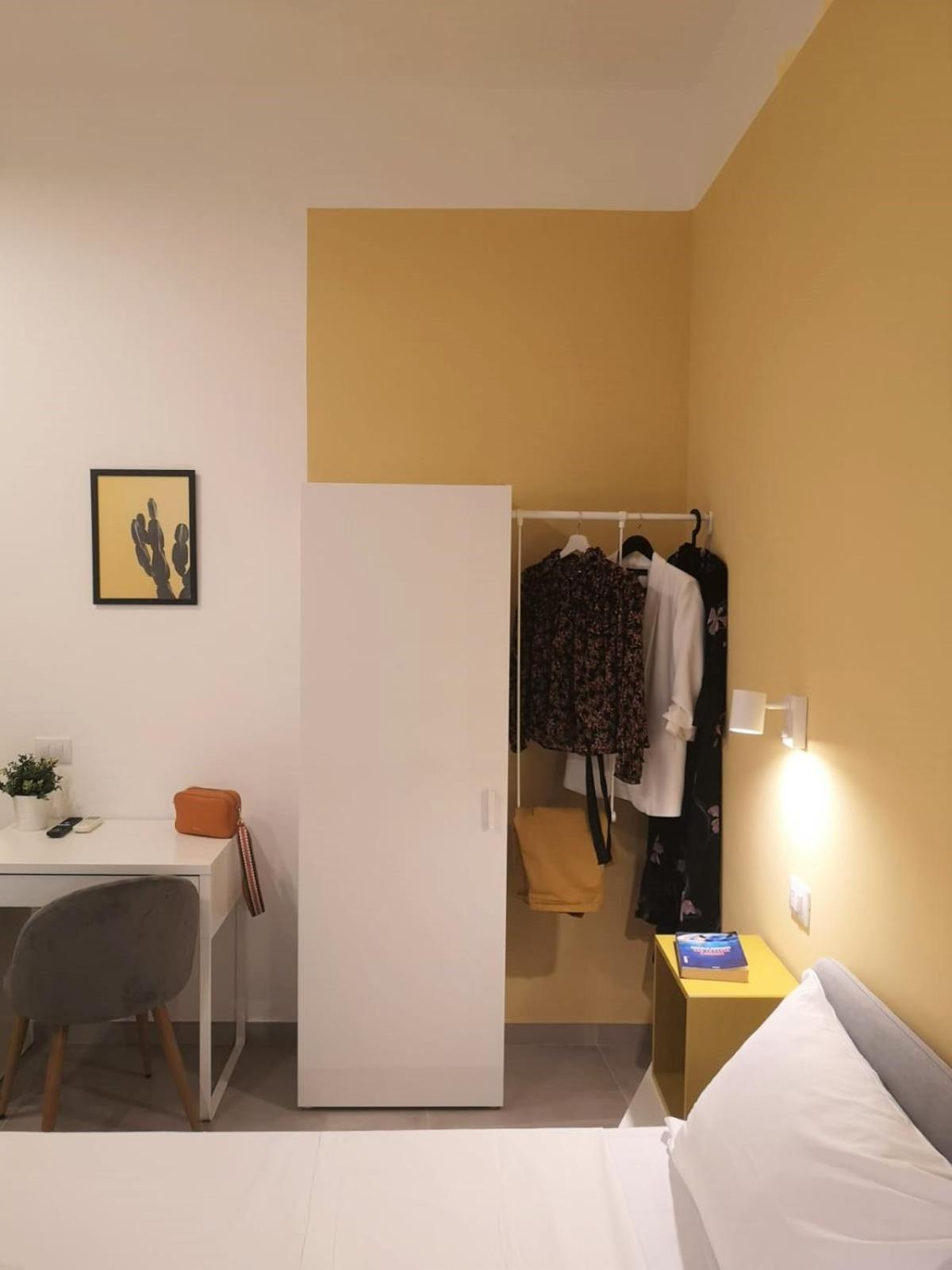 Large Double Room - Photo 1