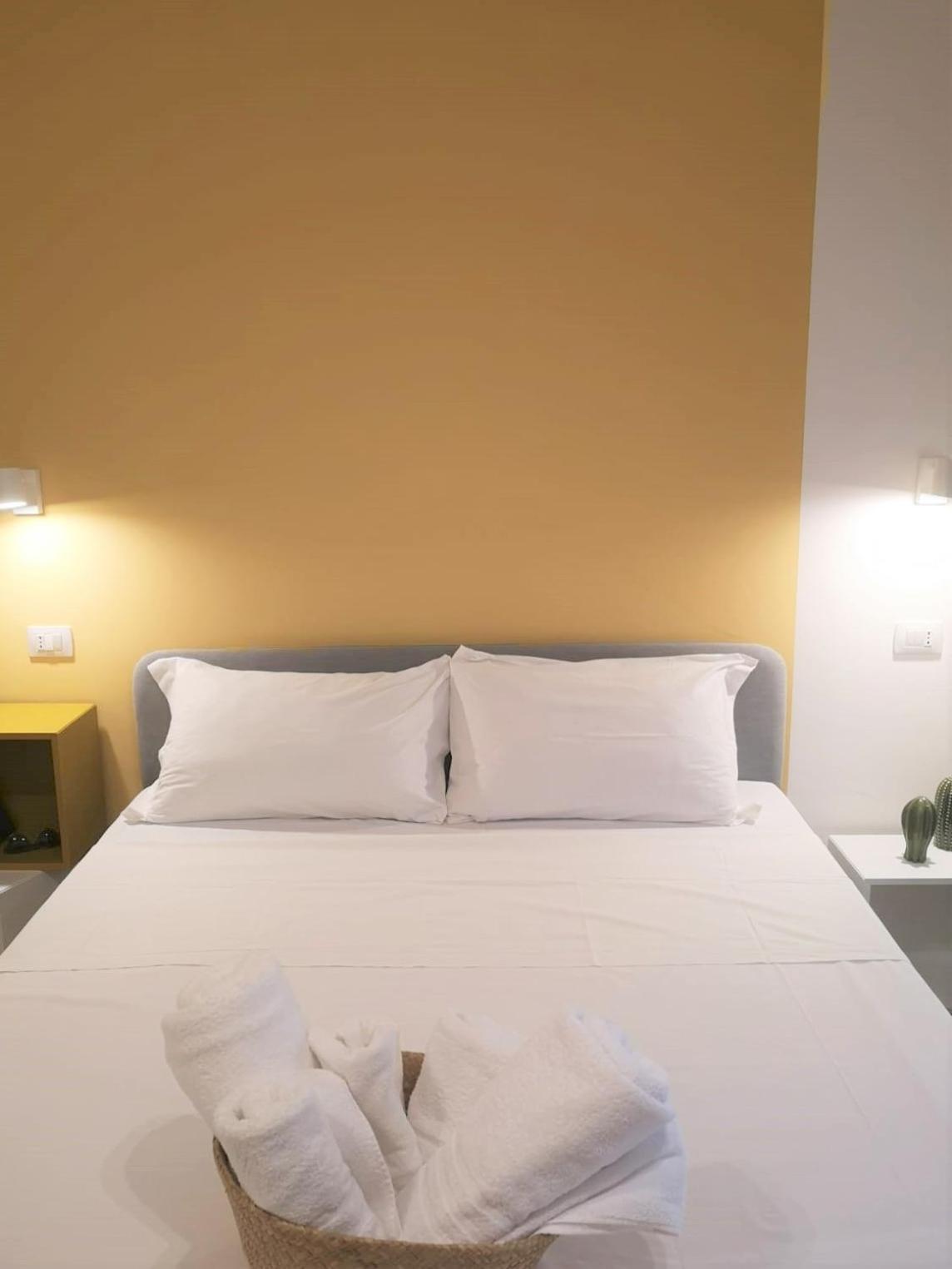 Large Double Room - Photo 5