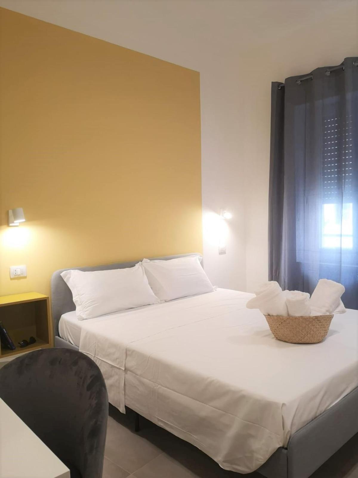 Large Double Room - Photo 14