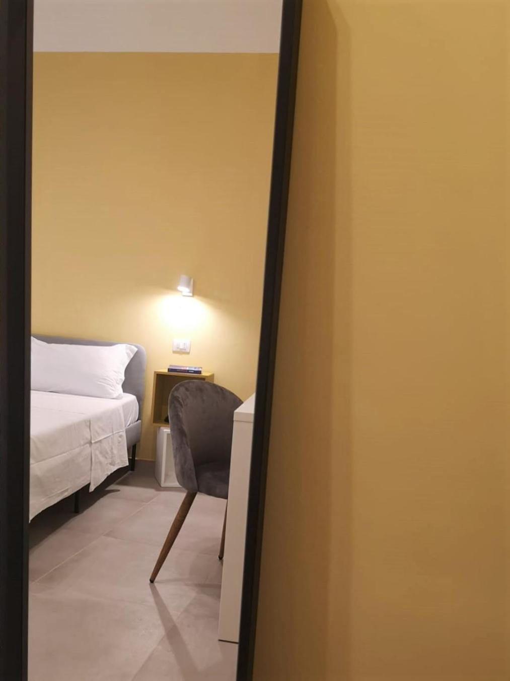 Large Double Room - Photo 13