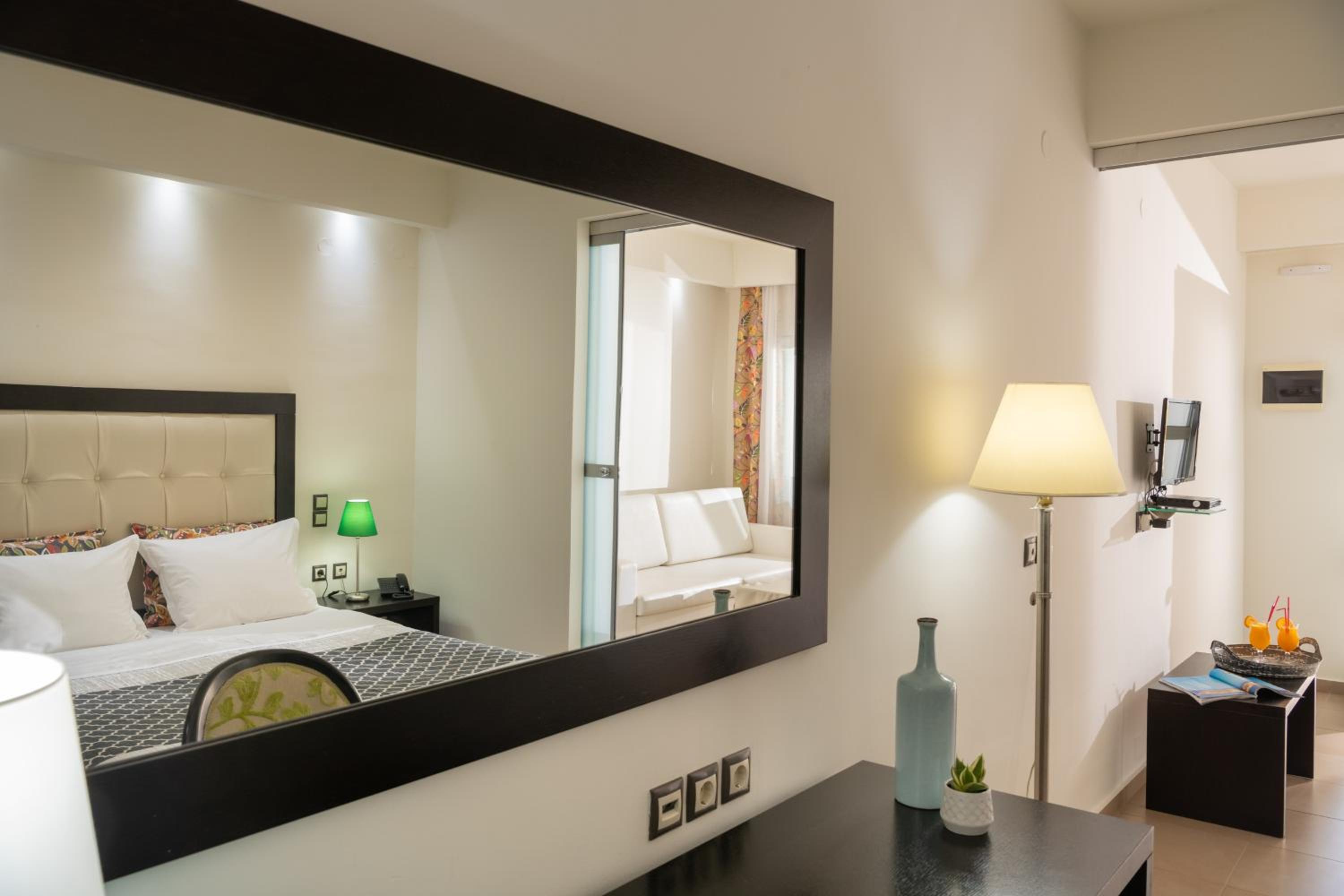 Suite with Garden View - Photo 5