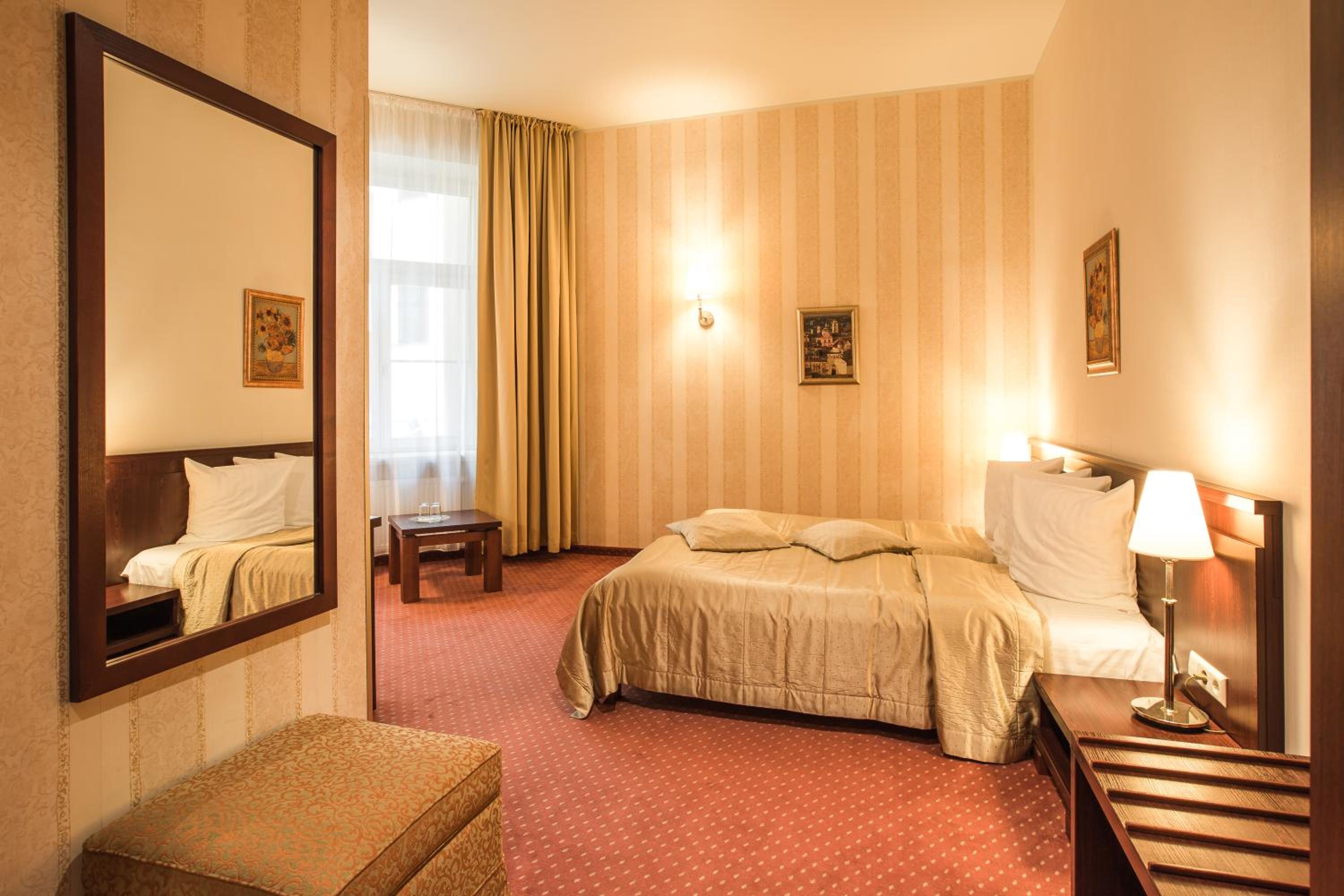 Double Room with Balcony - Photo 2