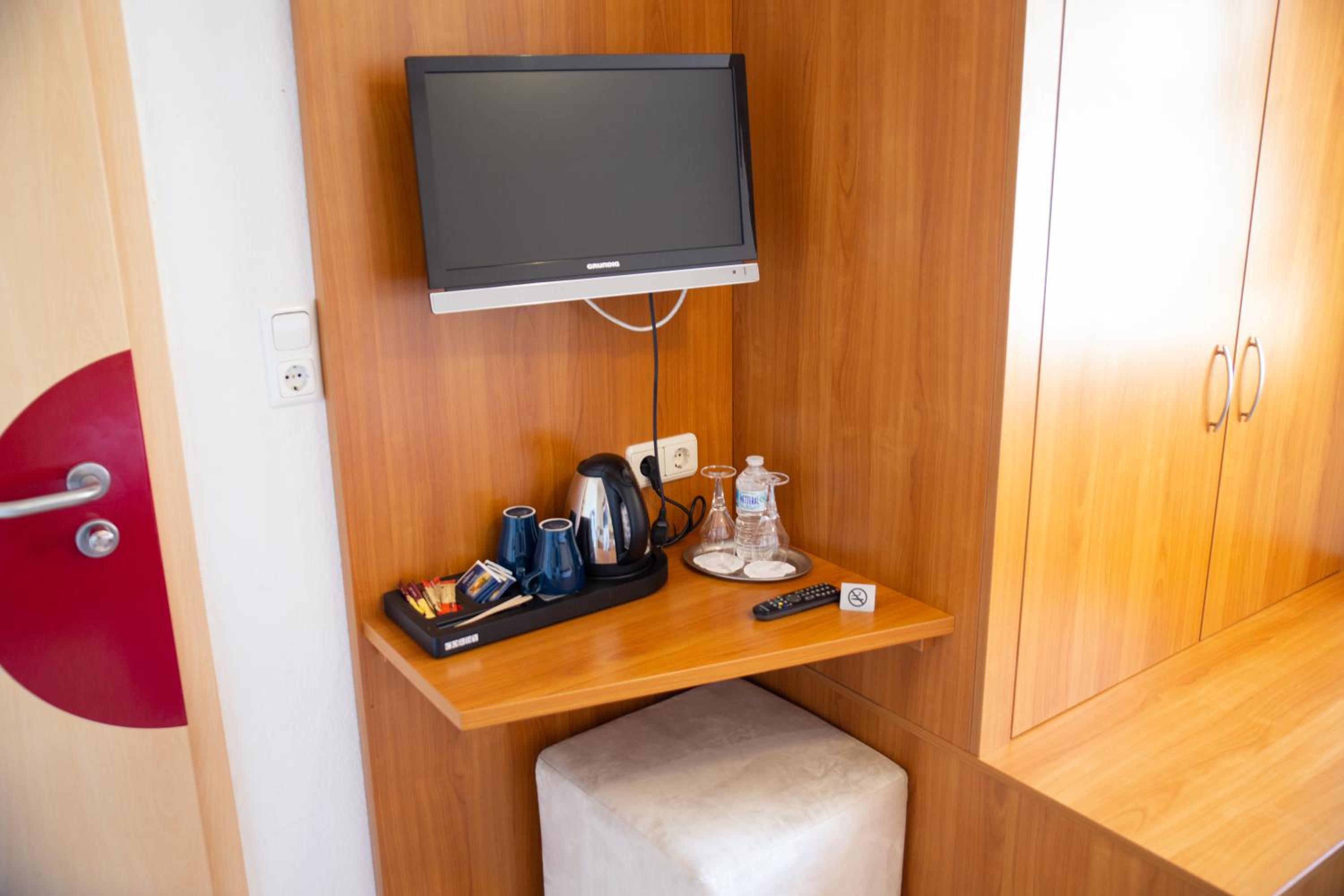 Small Twin Room - Photo 14