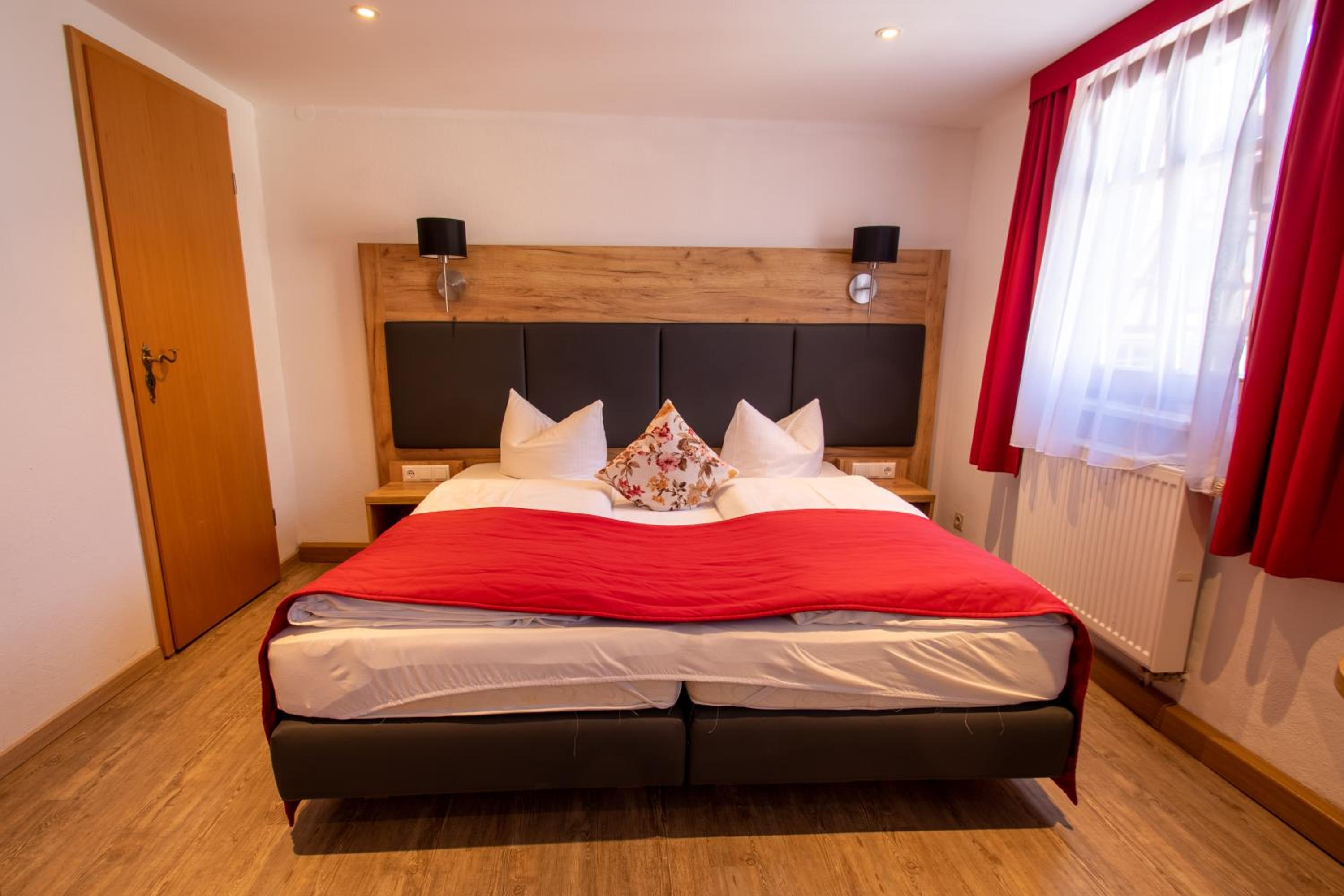Deluxe Double Room - Photo 19