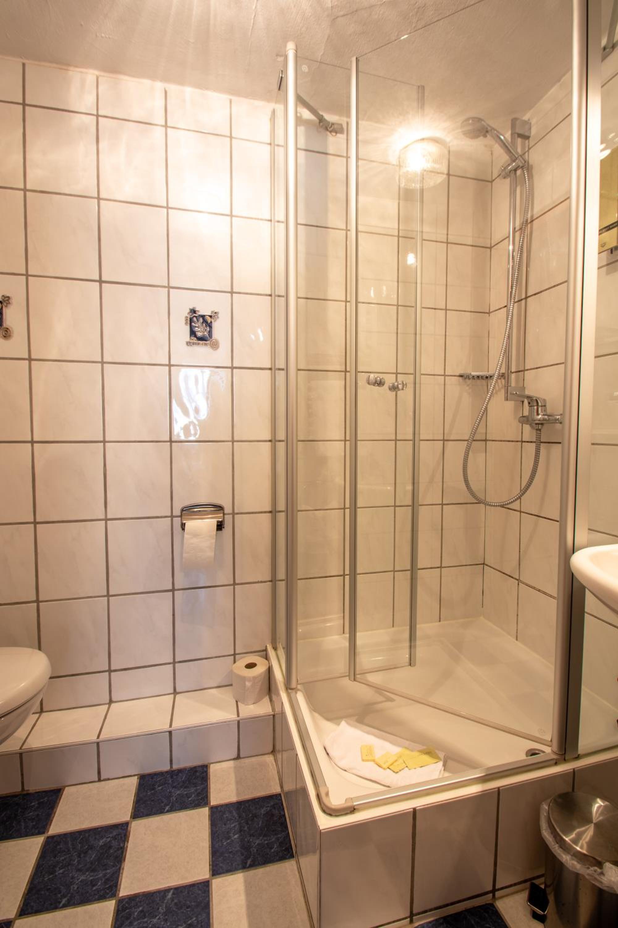 Standard Double Room - Photo 14