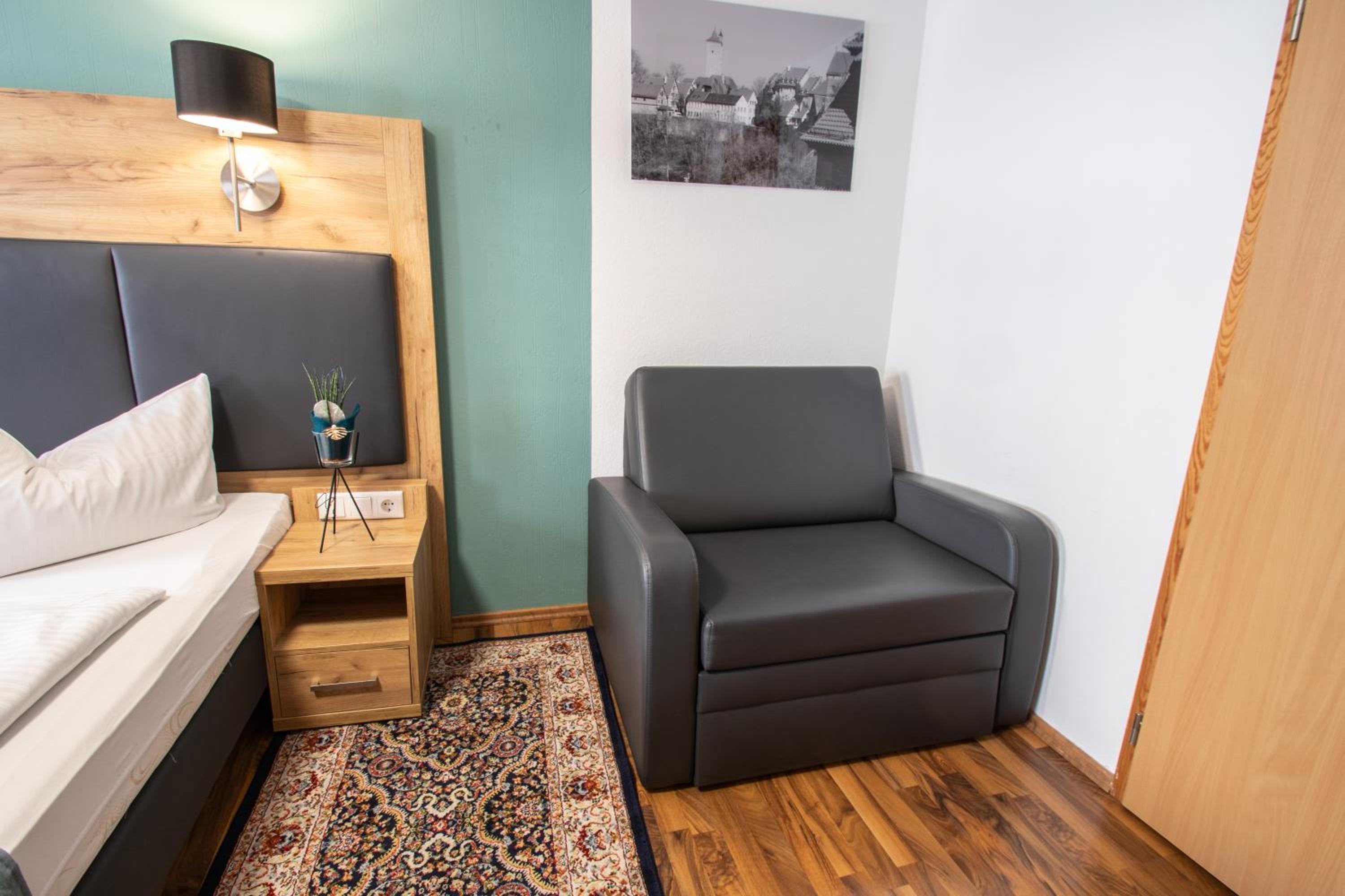 Standard Double Room - Photo 15
