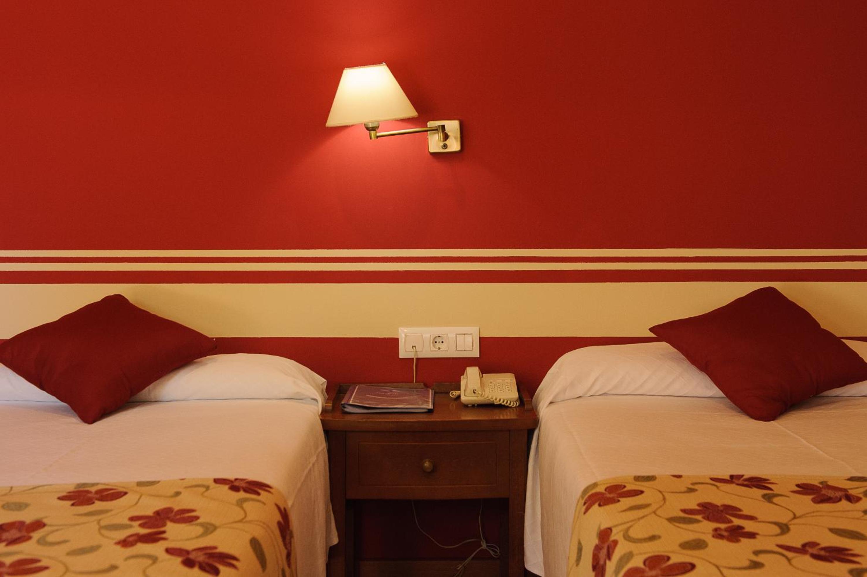 Double or Twin Room - Photo 3