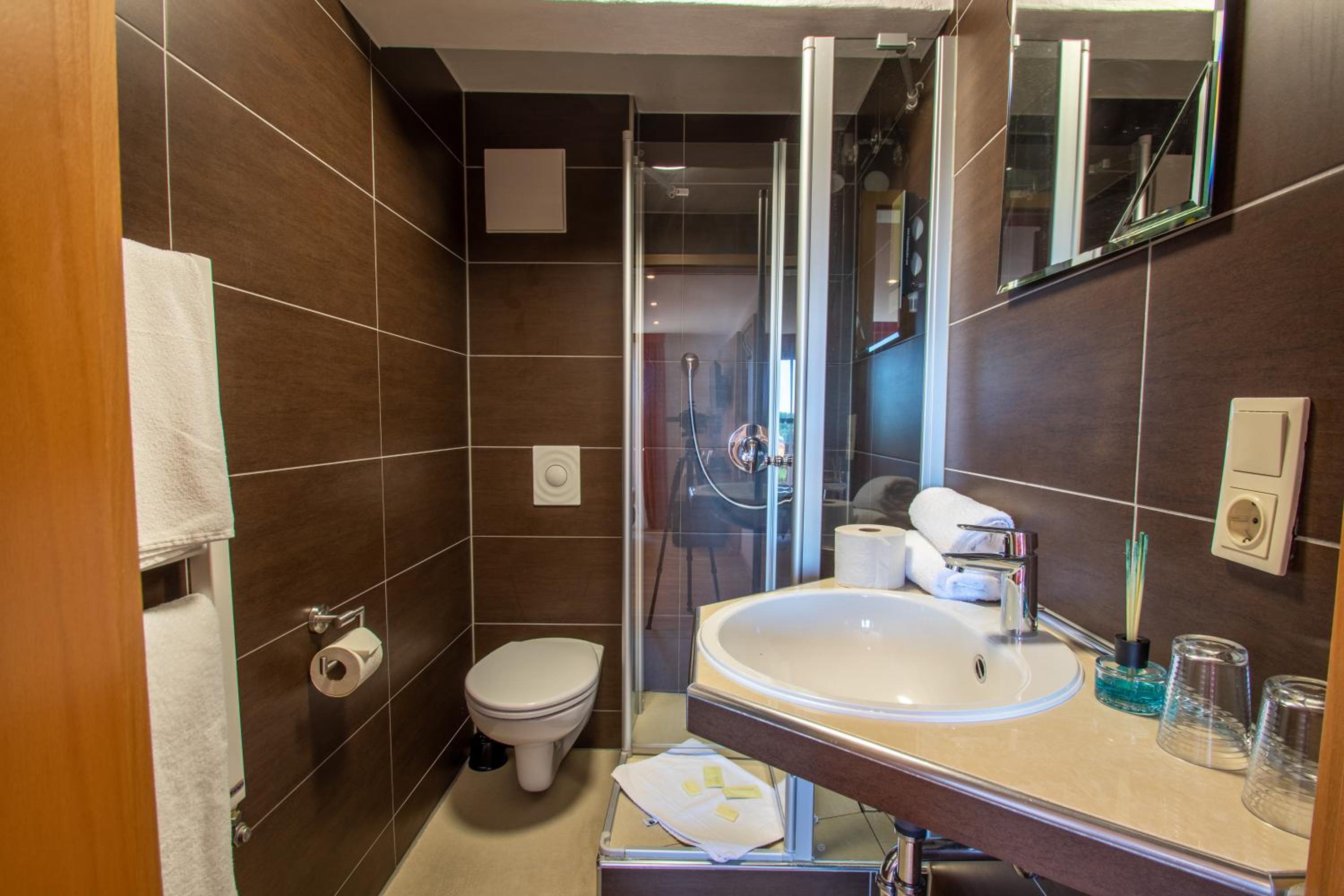 Deluxe Double Room - Photo 12