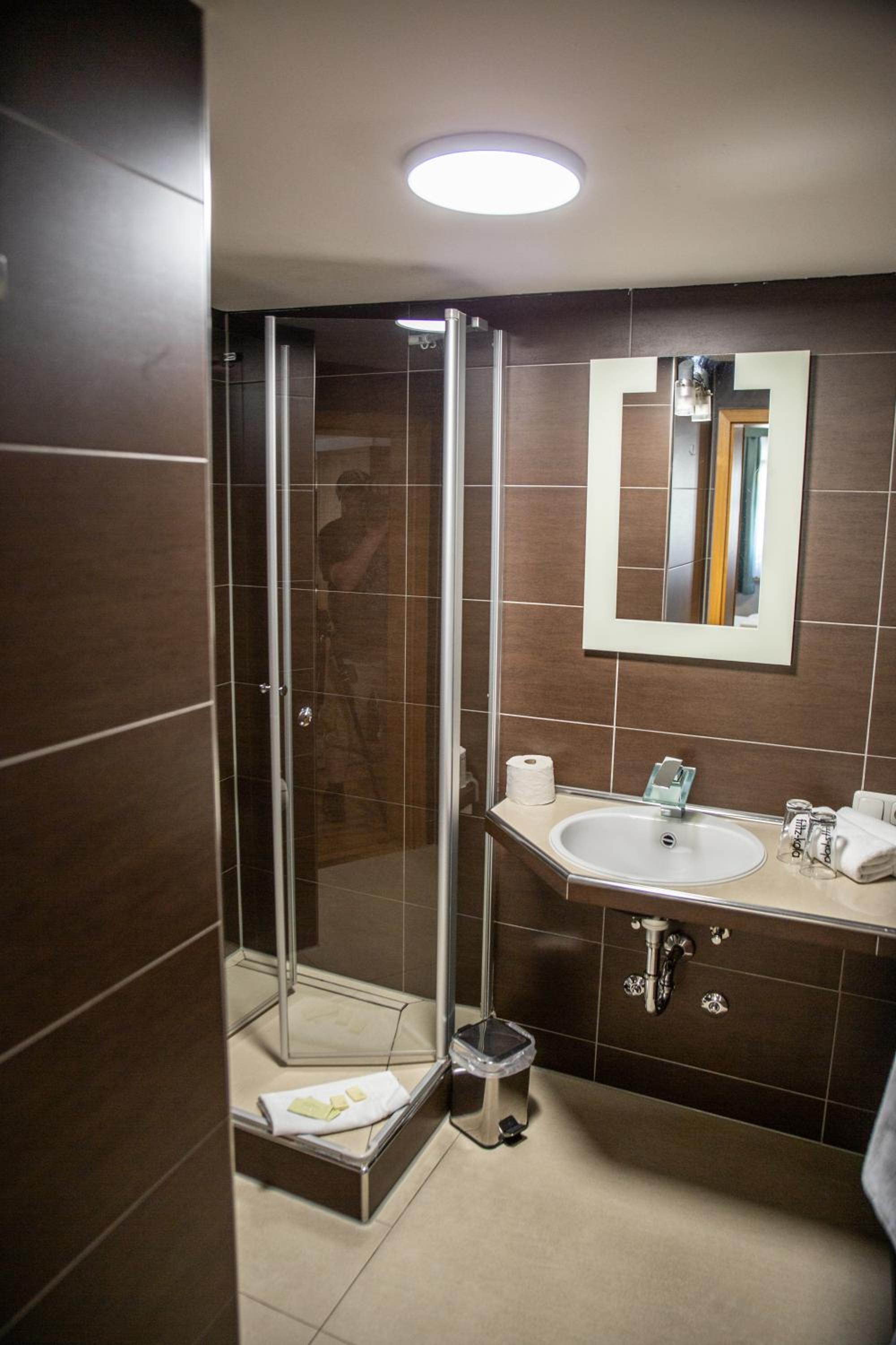 Standard Double Room - Photo 23