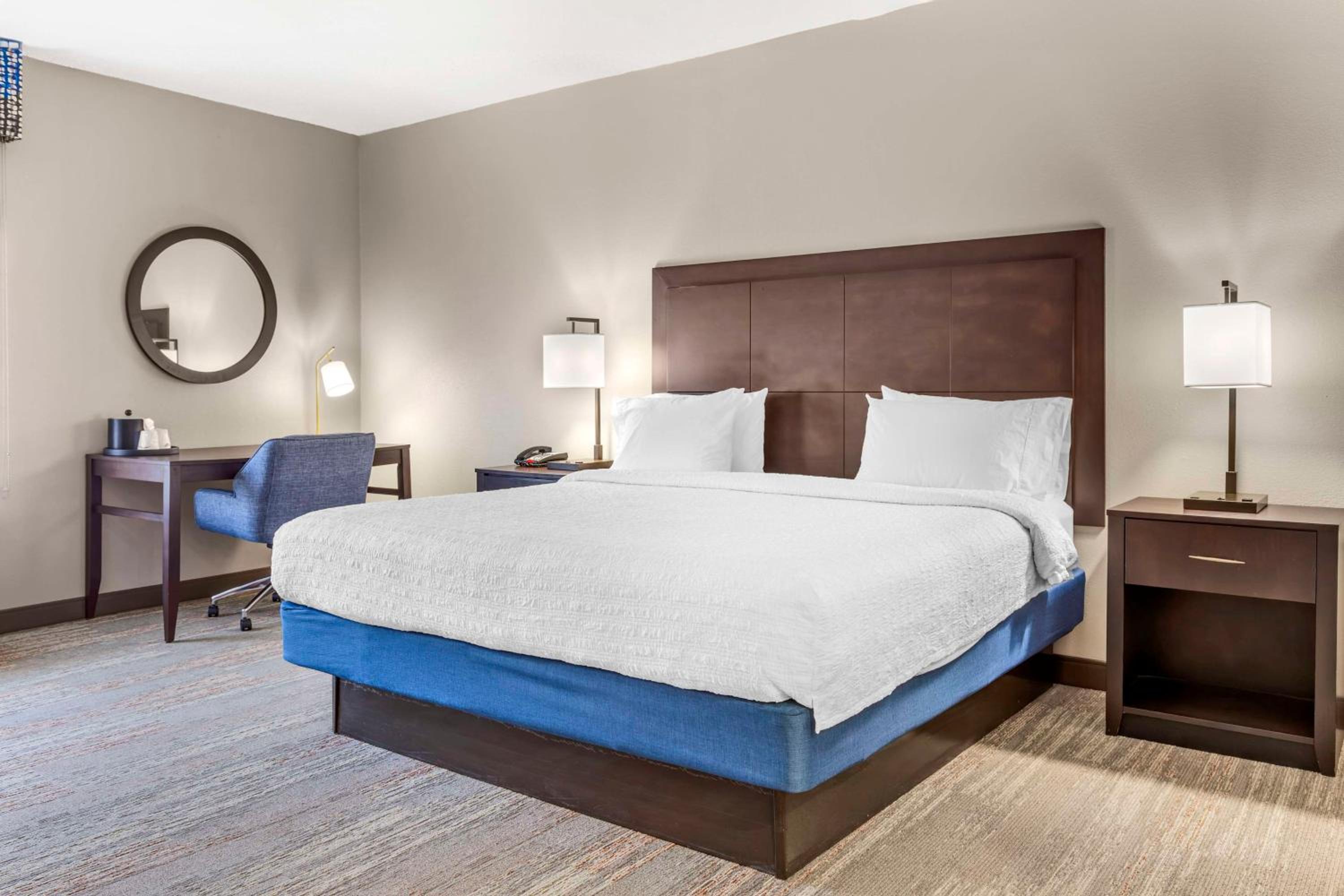 King Room with Accessible Tub - Mobility and Hearing Access/Non-Smoking