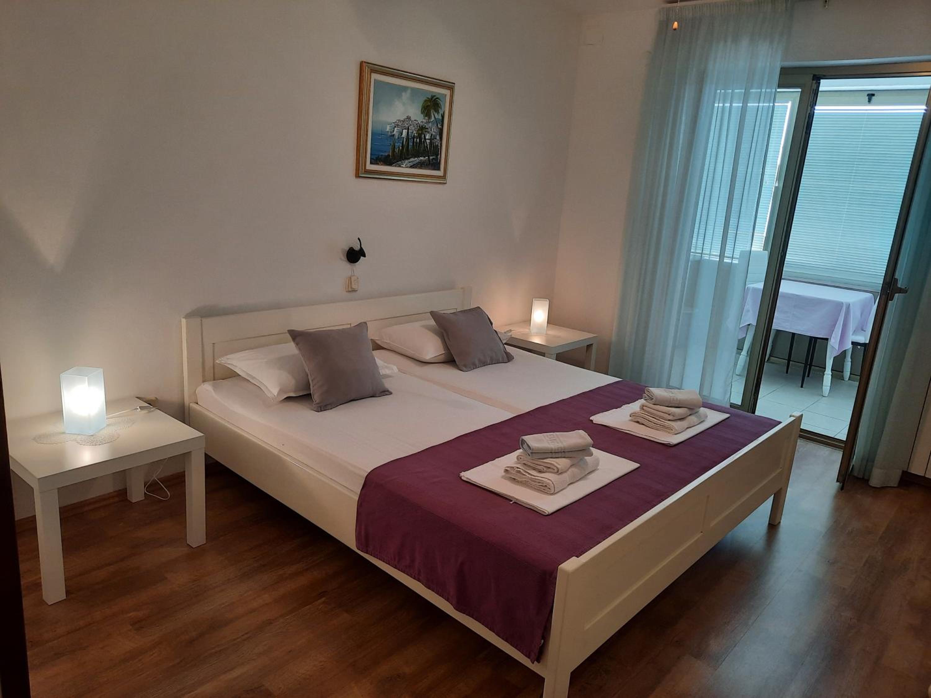 One-Bedroom Apartment with Balcony and Sea View photo 2