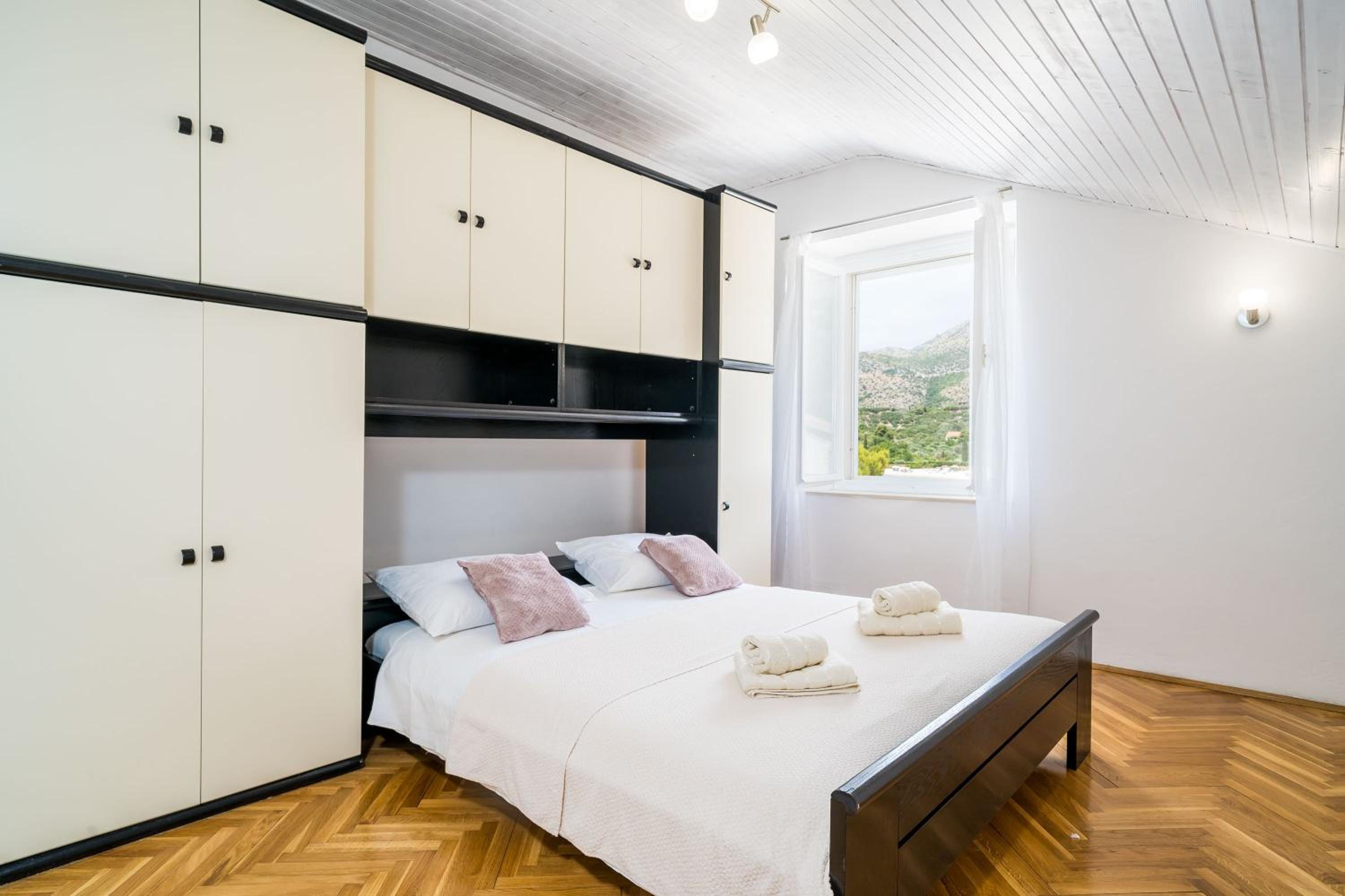 Three-Bedroom Villa with Terrace and Sea View photo 3