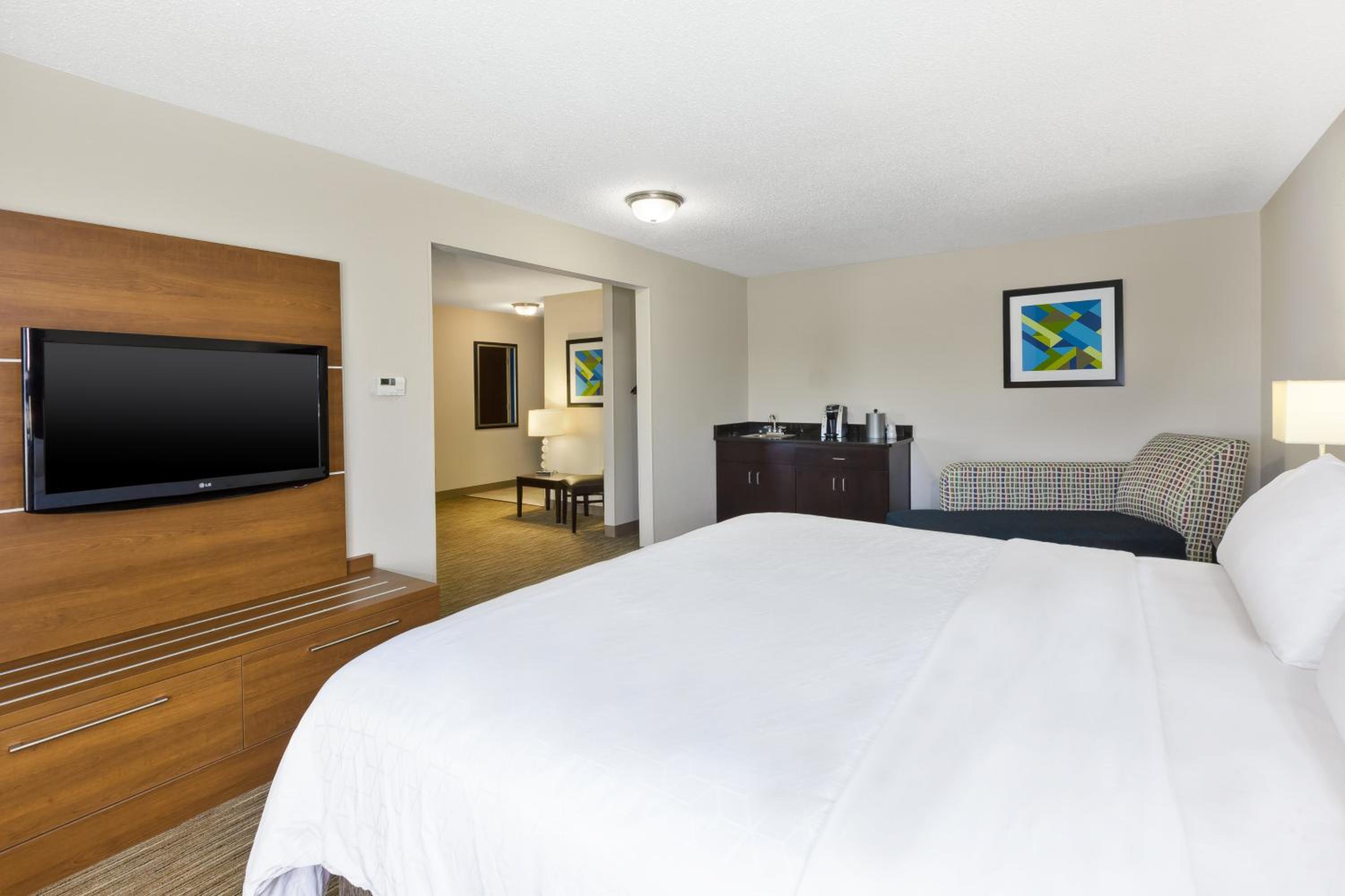 King Suite - Photo 3