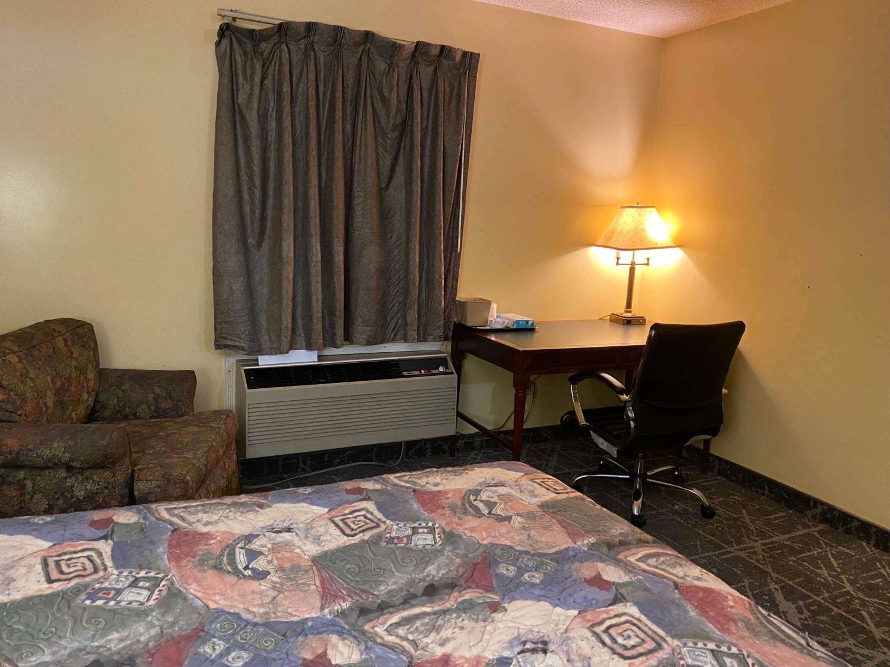 Double Room with Two Double Beds - Non-Smoking - Photo 2