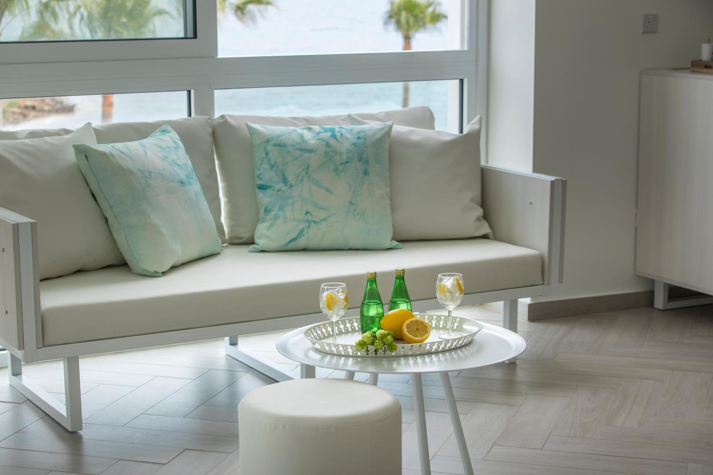 Deluxe Suite with Sea View photo 2