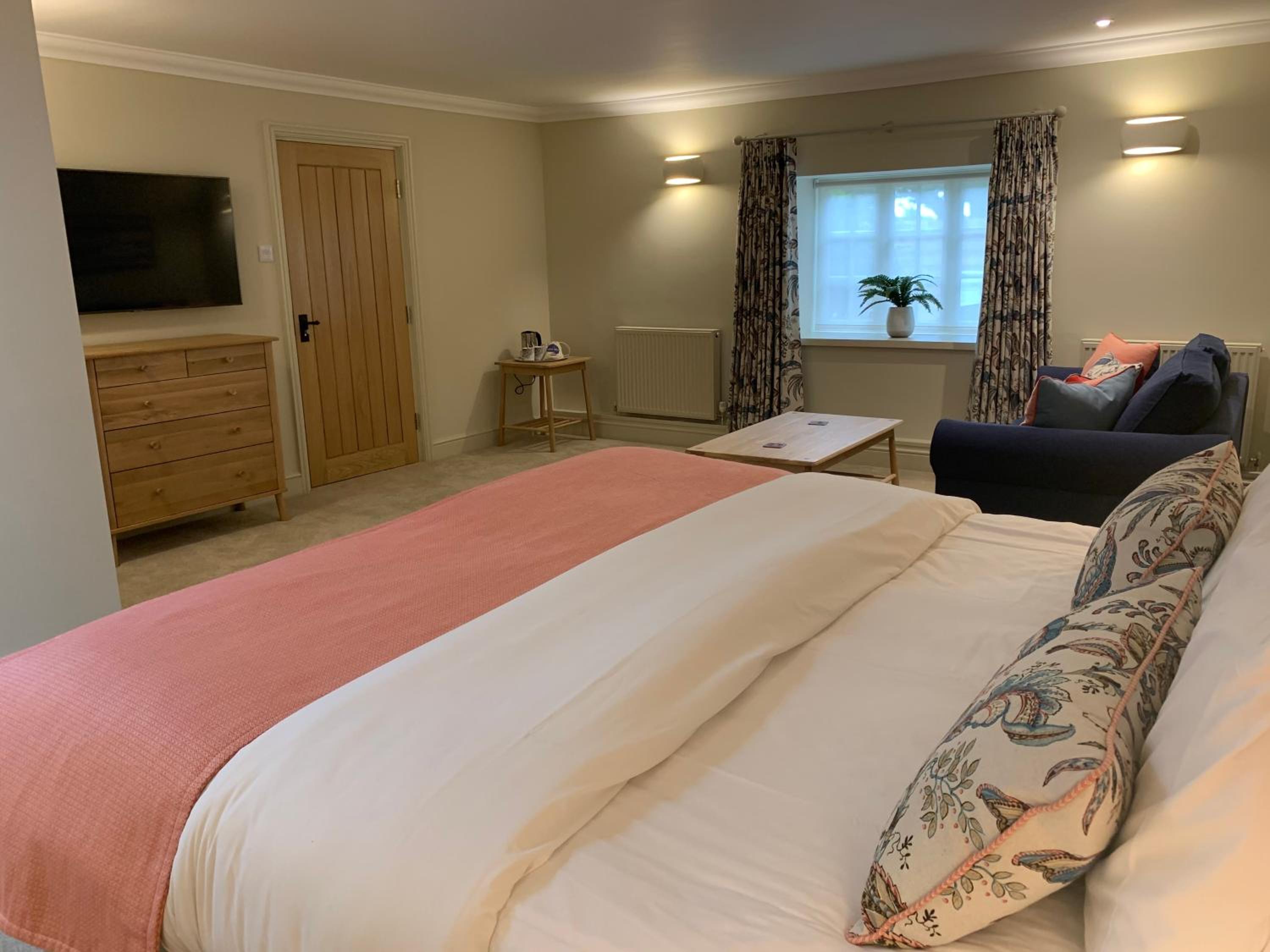 Deluxe King Room photo 2