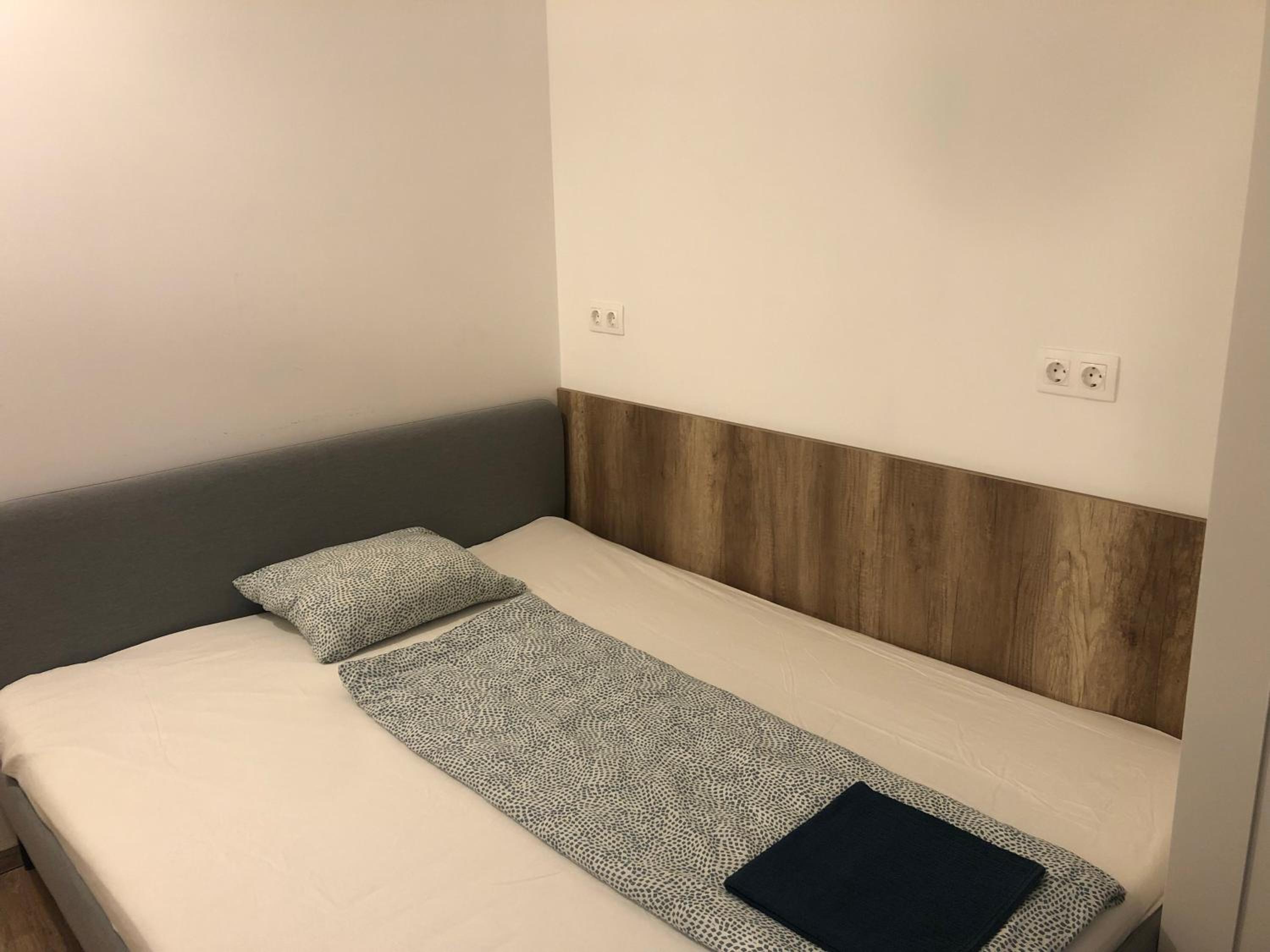 Studio Apartment - Photo 1