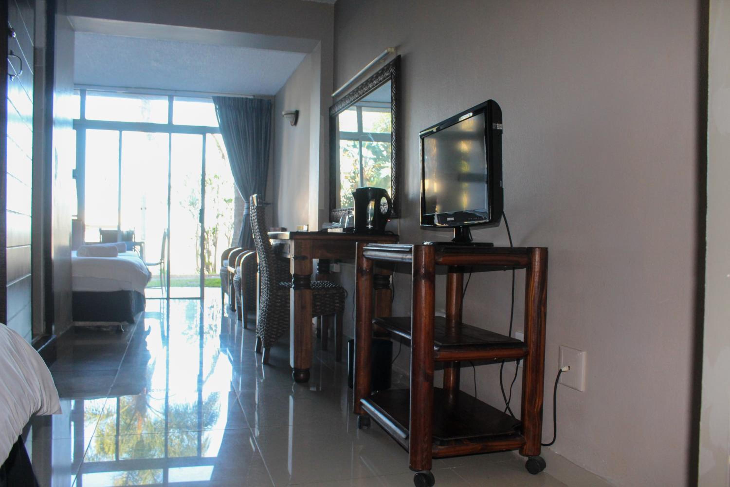 Family Room with Balcony - Photo 2