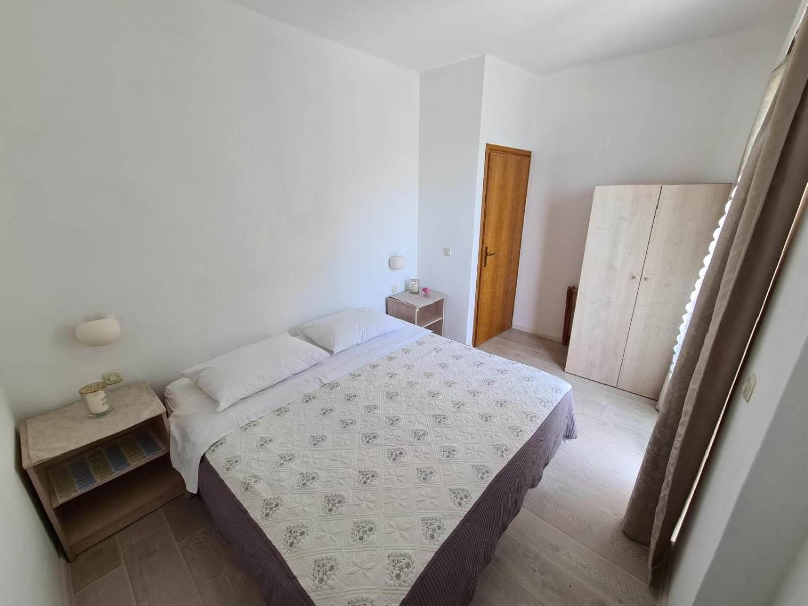 One-Bedroom Apartment - Photo 1
