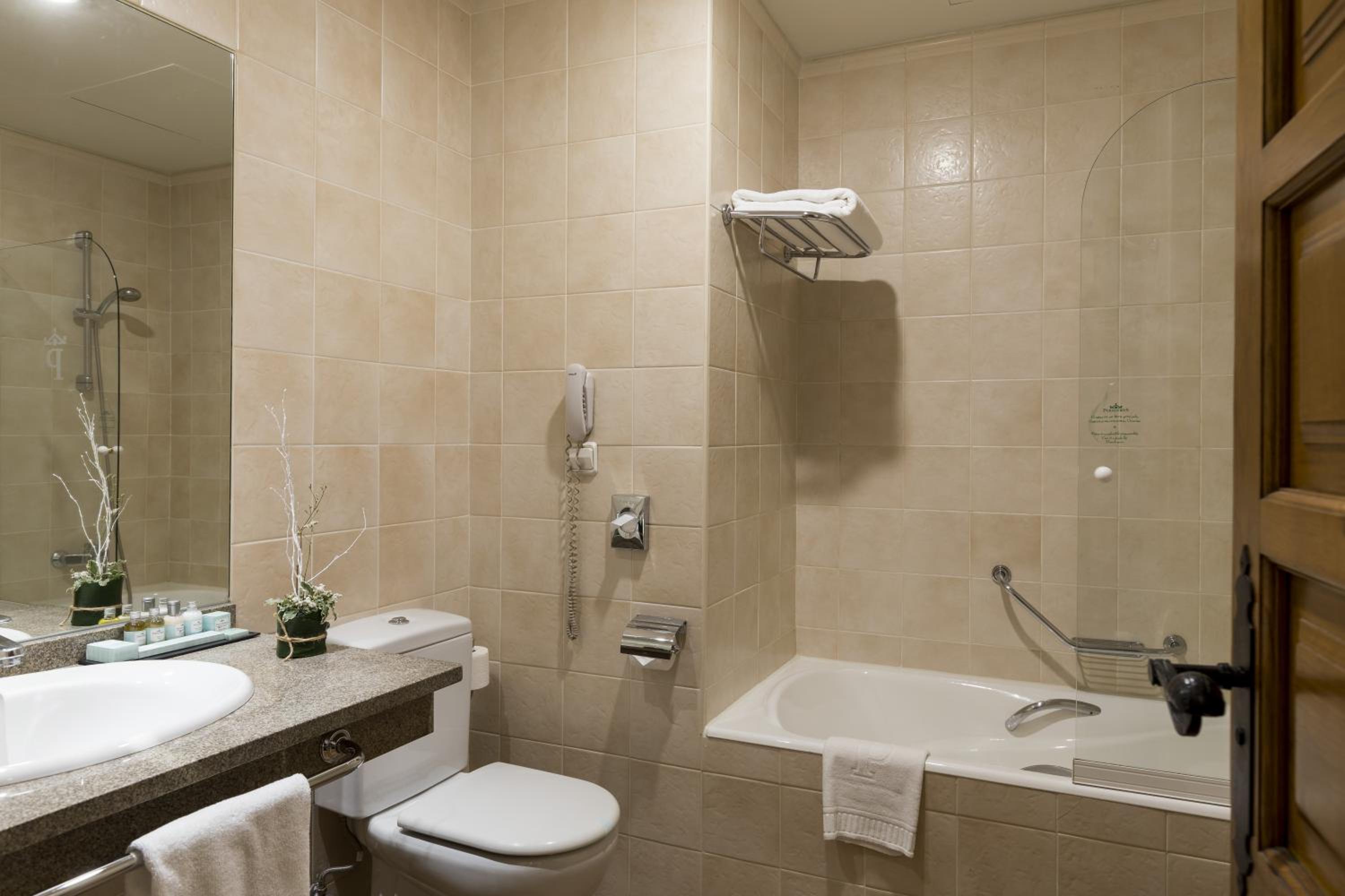 Double Room - Photo 3